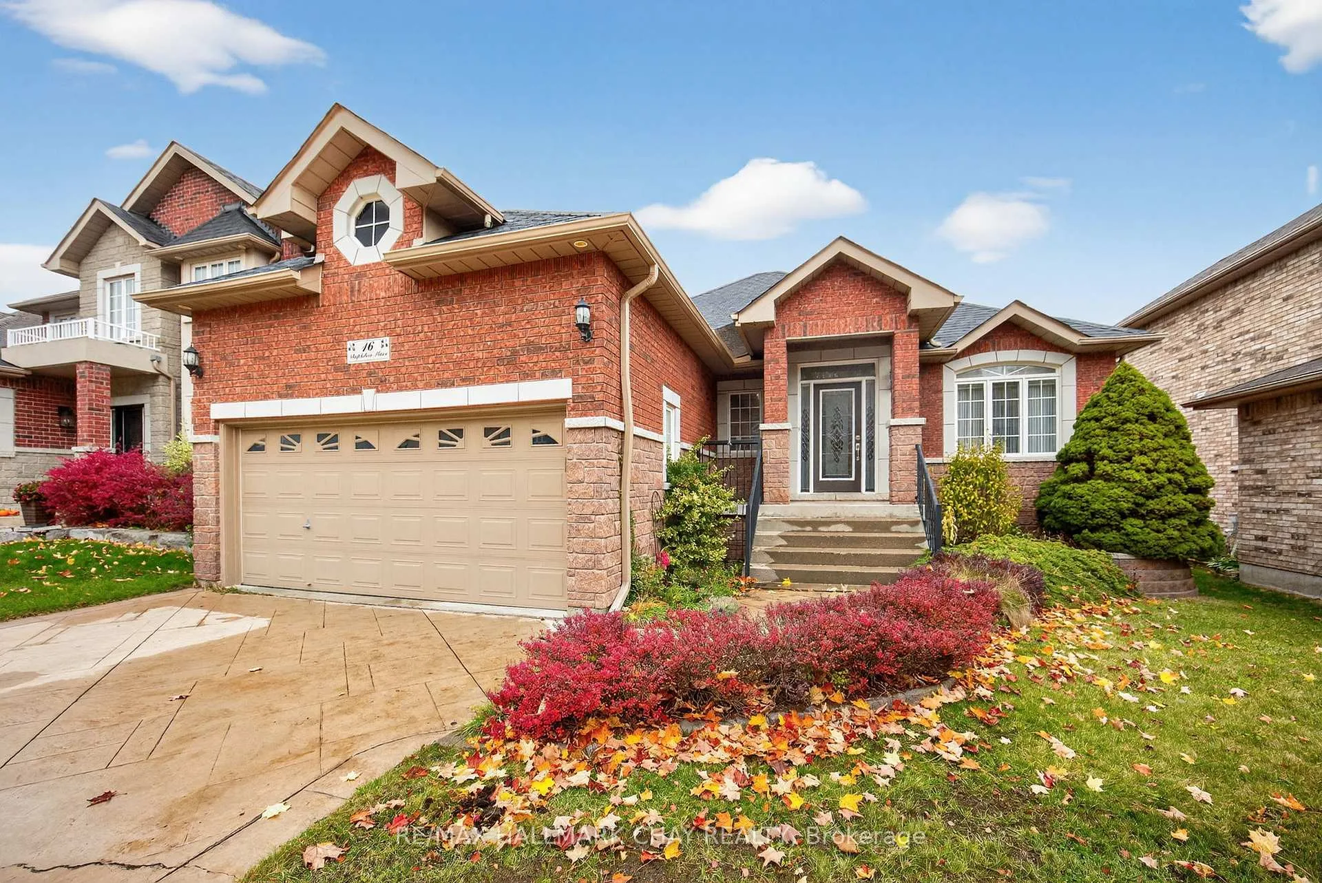Photo 2 of 16 Stapleton Place, Barrie, Ardagh — HOMEH