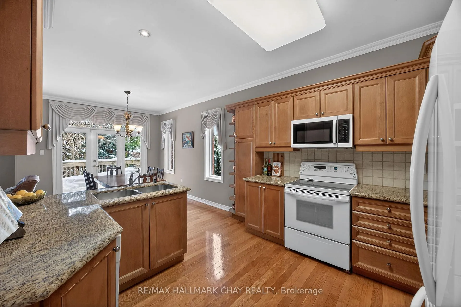 Photo 10 of 16 Stapleton Place, Barrie, Ardagh — HOMEH
