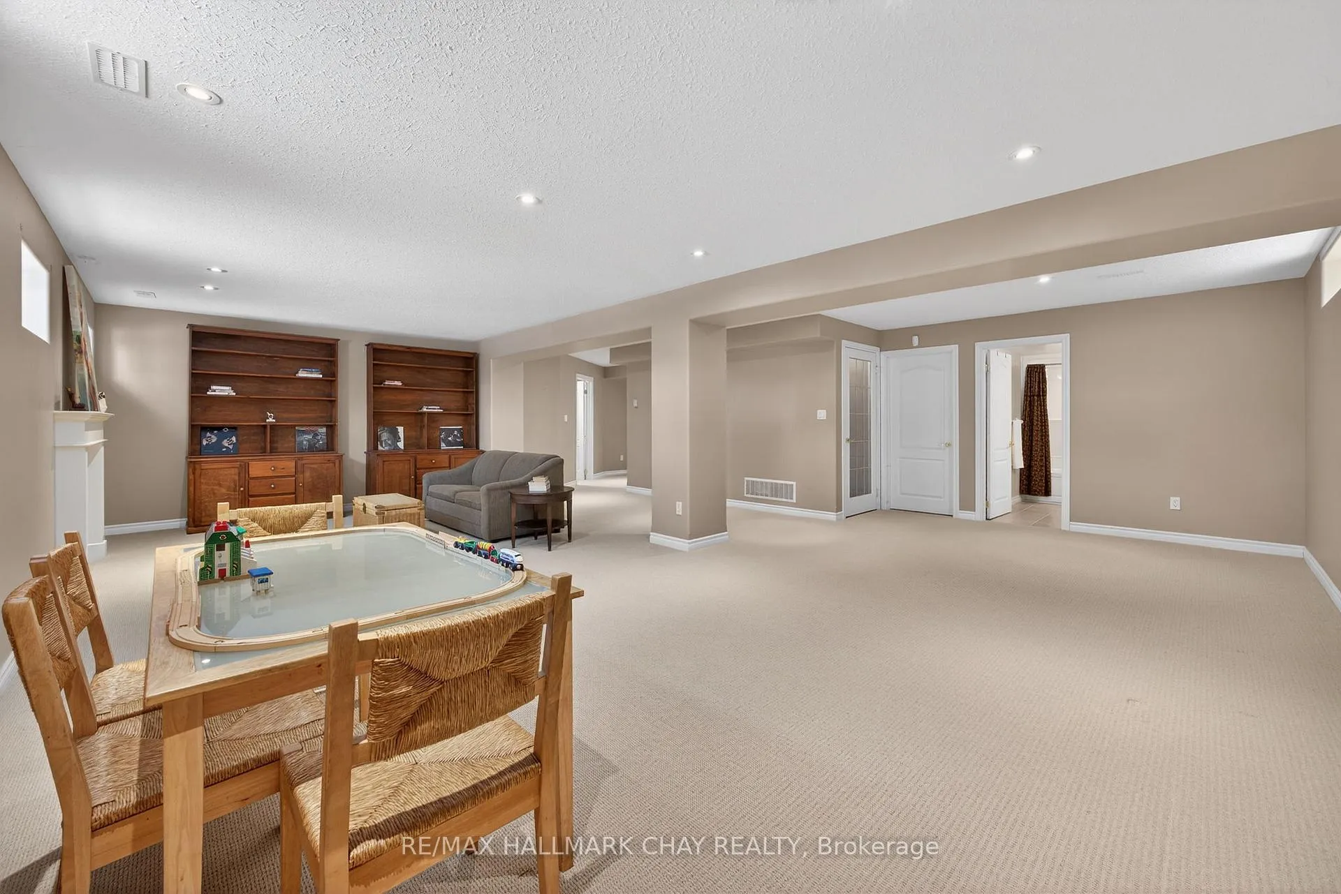 Photo 26 of 16 Stapleton Place, Barrie, Ardagh — HOMEH