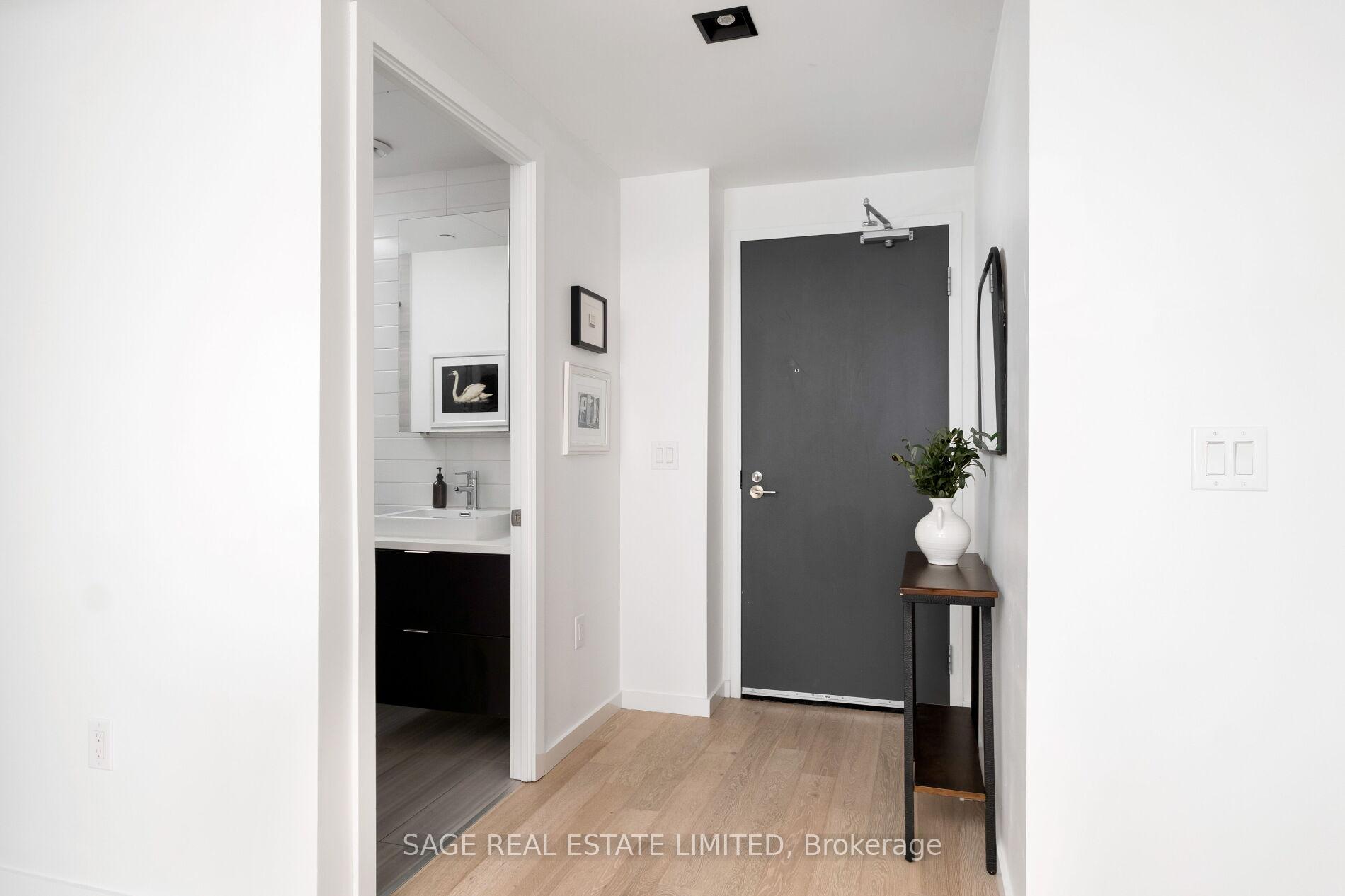 Photo 5 of Unit 1908, 170 Bayview Avenue, Toronto, Waterfront Communities — HOMEH