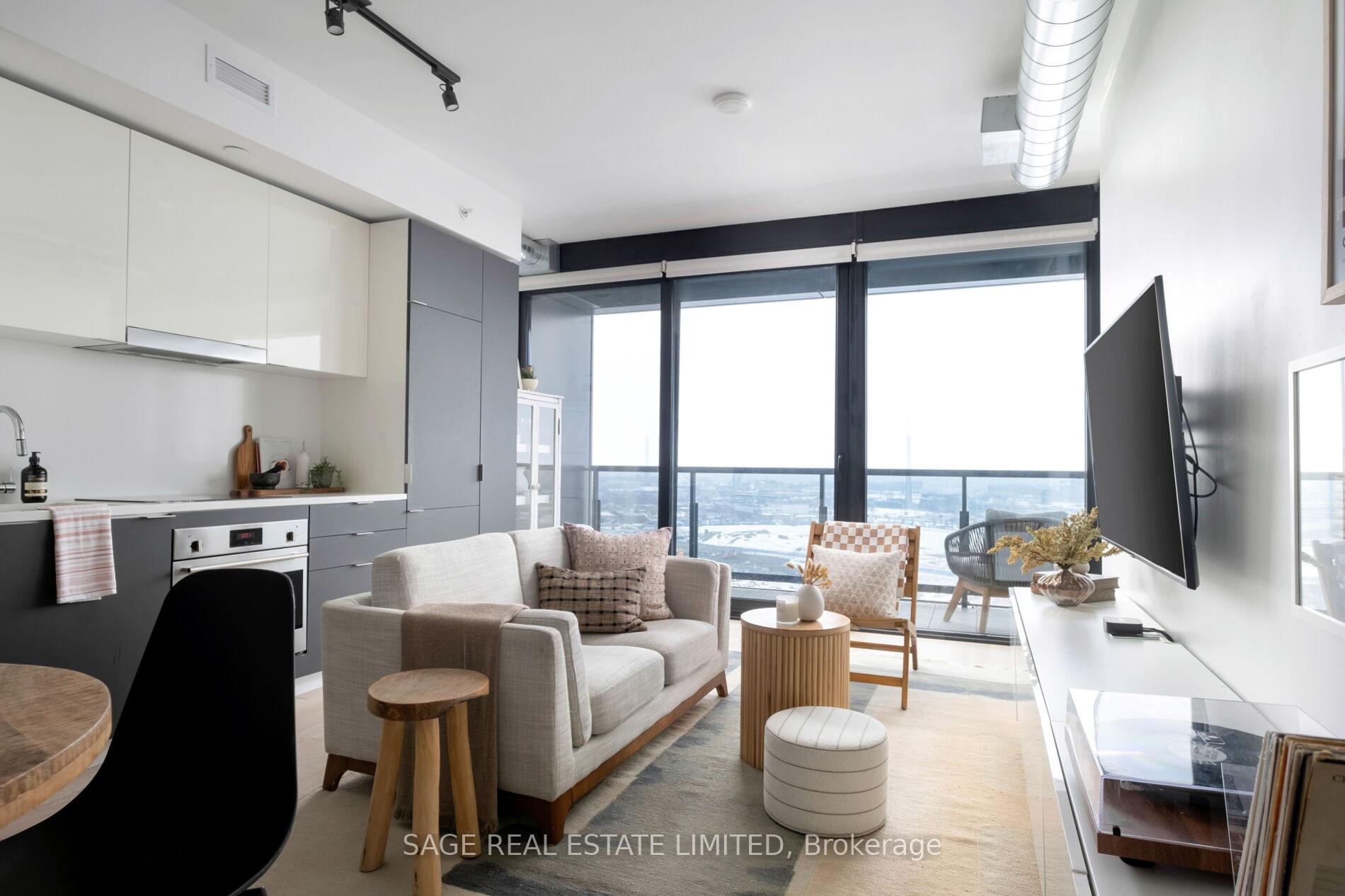 Photo 4 of Unit 1908, 170 Bayview Avenue, Toronto, Waterfront Communities — HOMEH