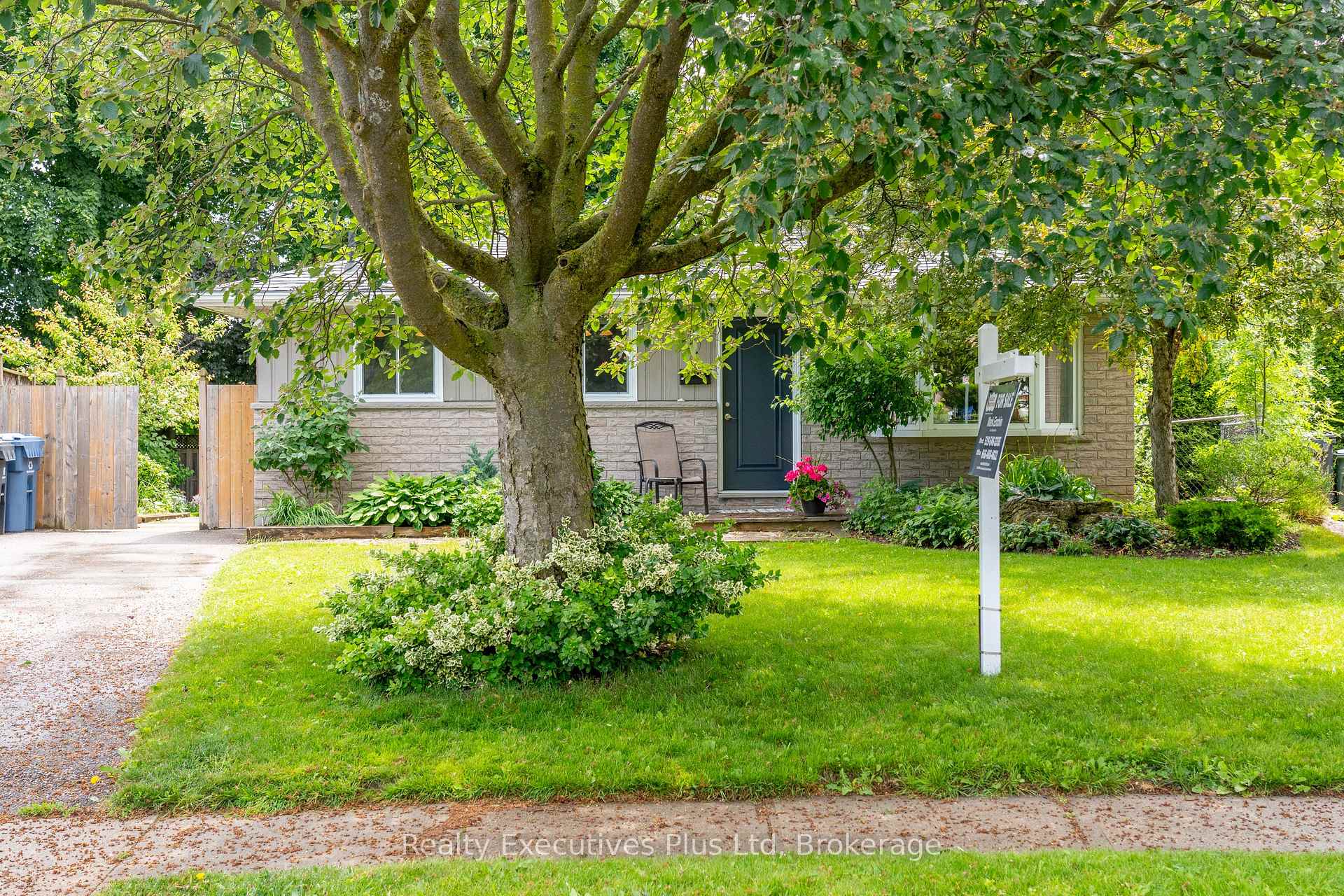 Photo 2 of 61 Mcilwraith Crescent, Guelph, Grange Road — HOMEH
