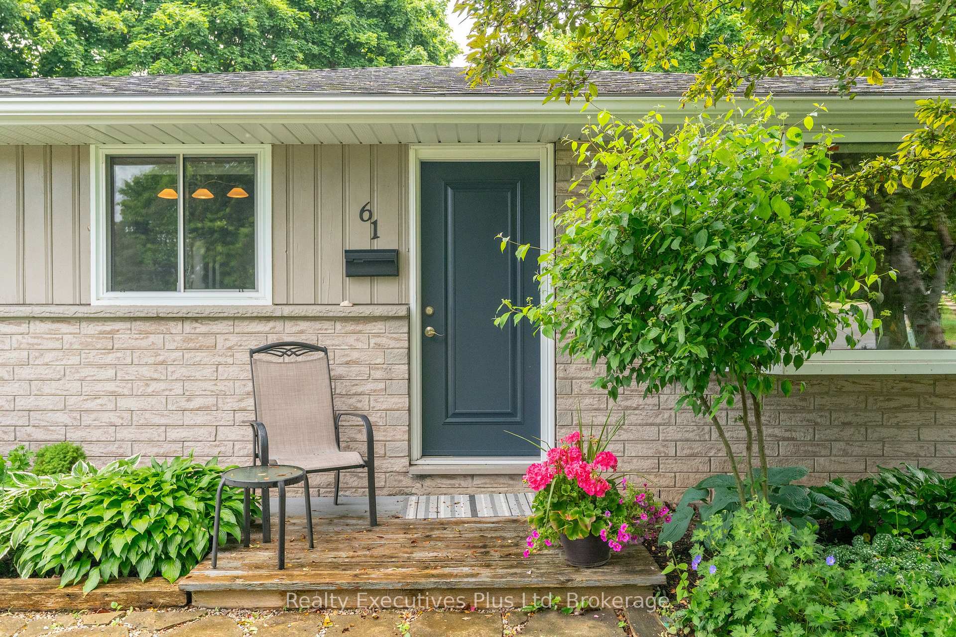 Photo 5 of 61 Mcilwraith Crescent, Guelph, Grange Road — HOMEH