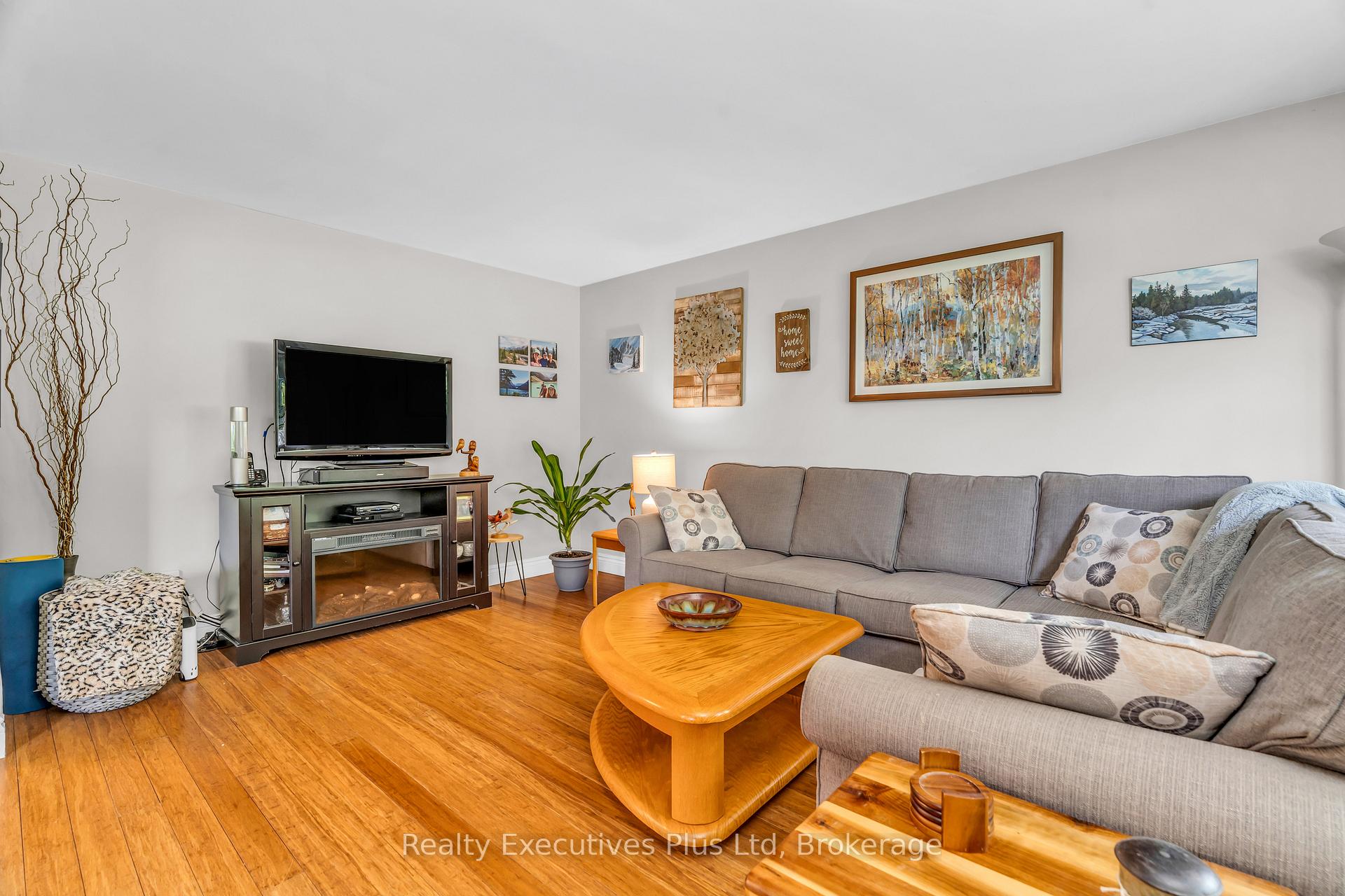 Photo 11 of 61 Mcilwraith Crescent, Guelph, Grange Road — HOMEH