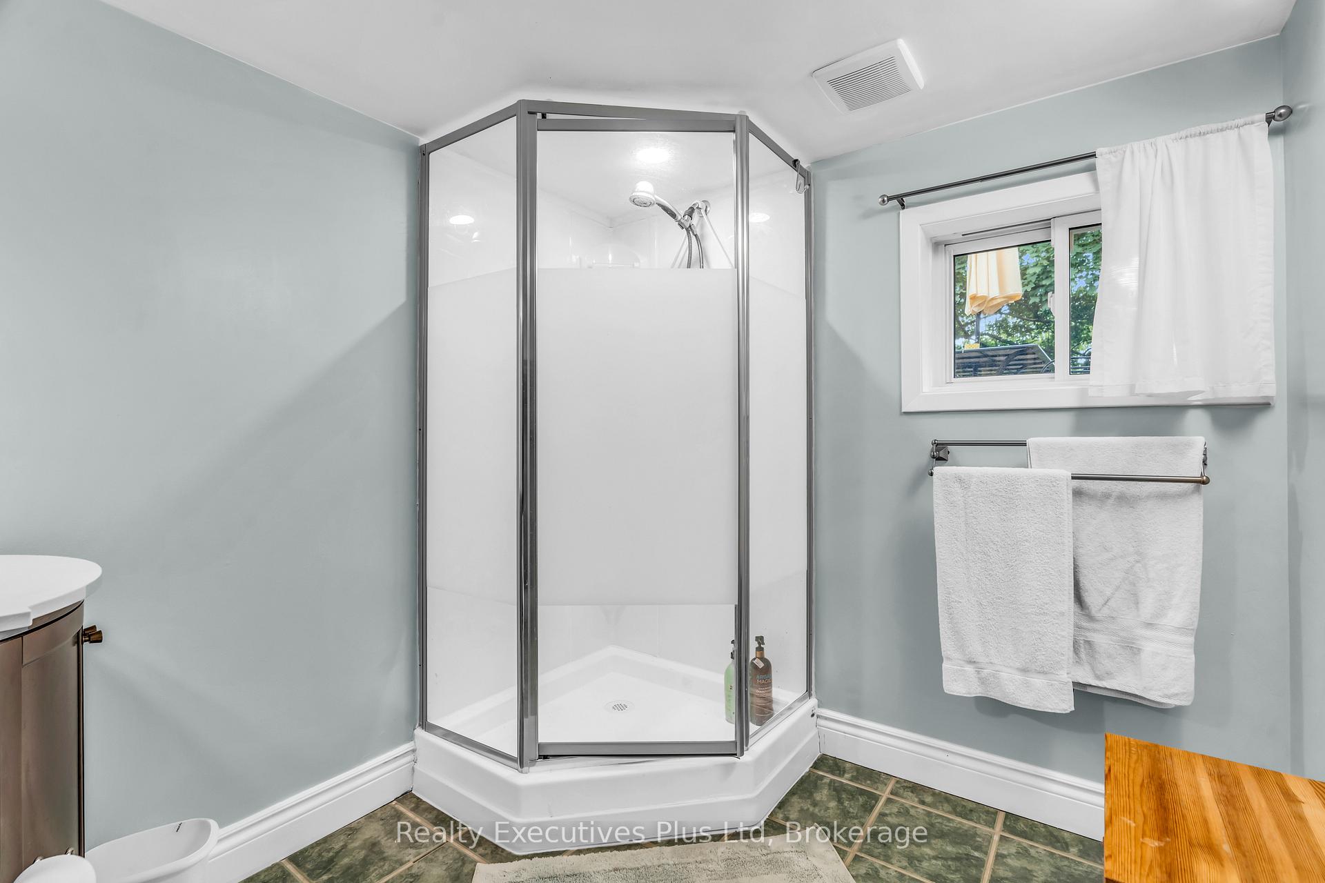 Photo 32 of 61 Mcilwraith Crescent, Guelph, Grange Road — HOMEH