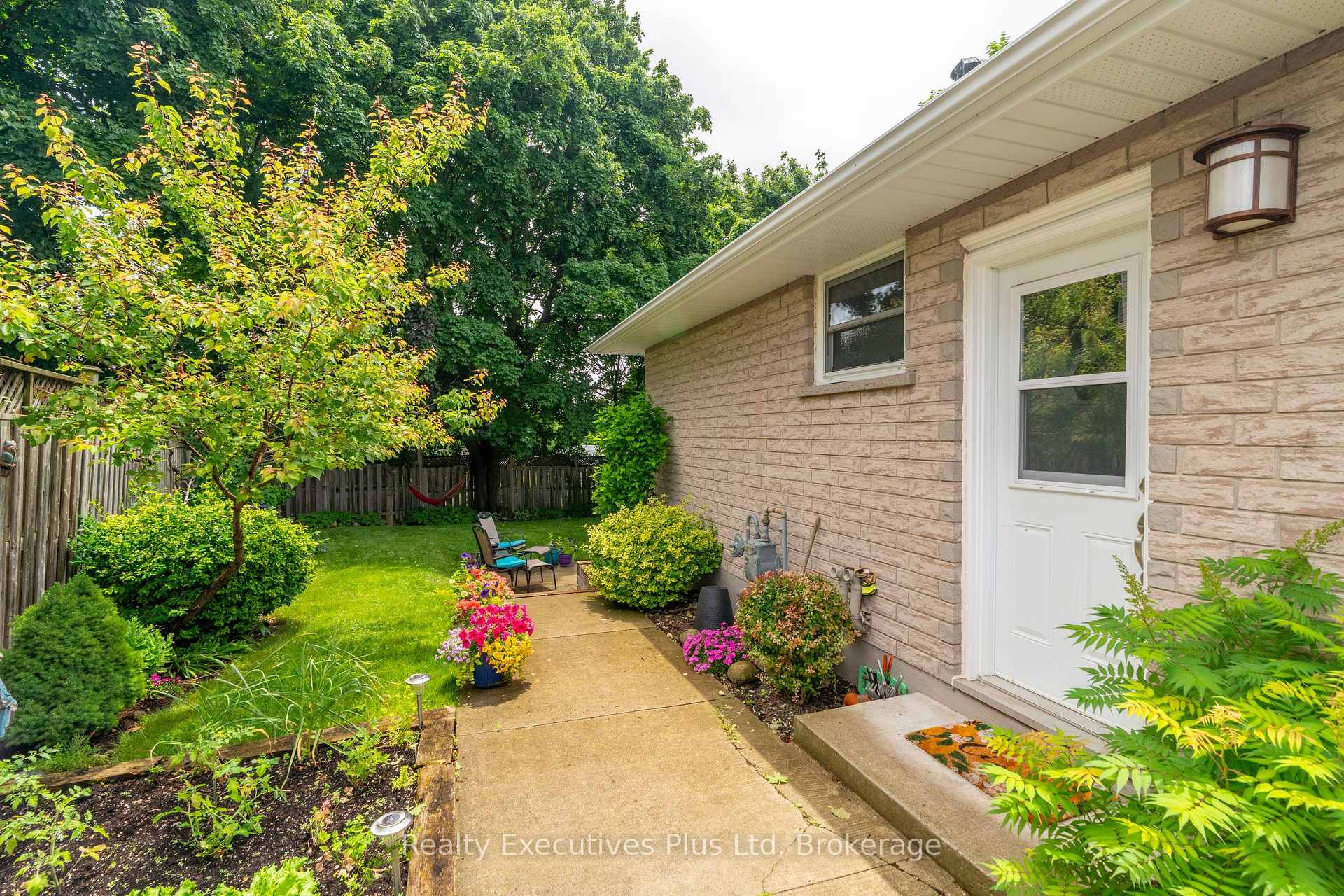 Photo 35 of 61 Mcilwraith Crescent, Guelph, Grange Road — HOMEH