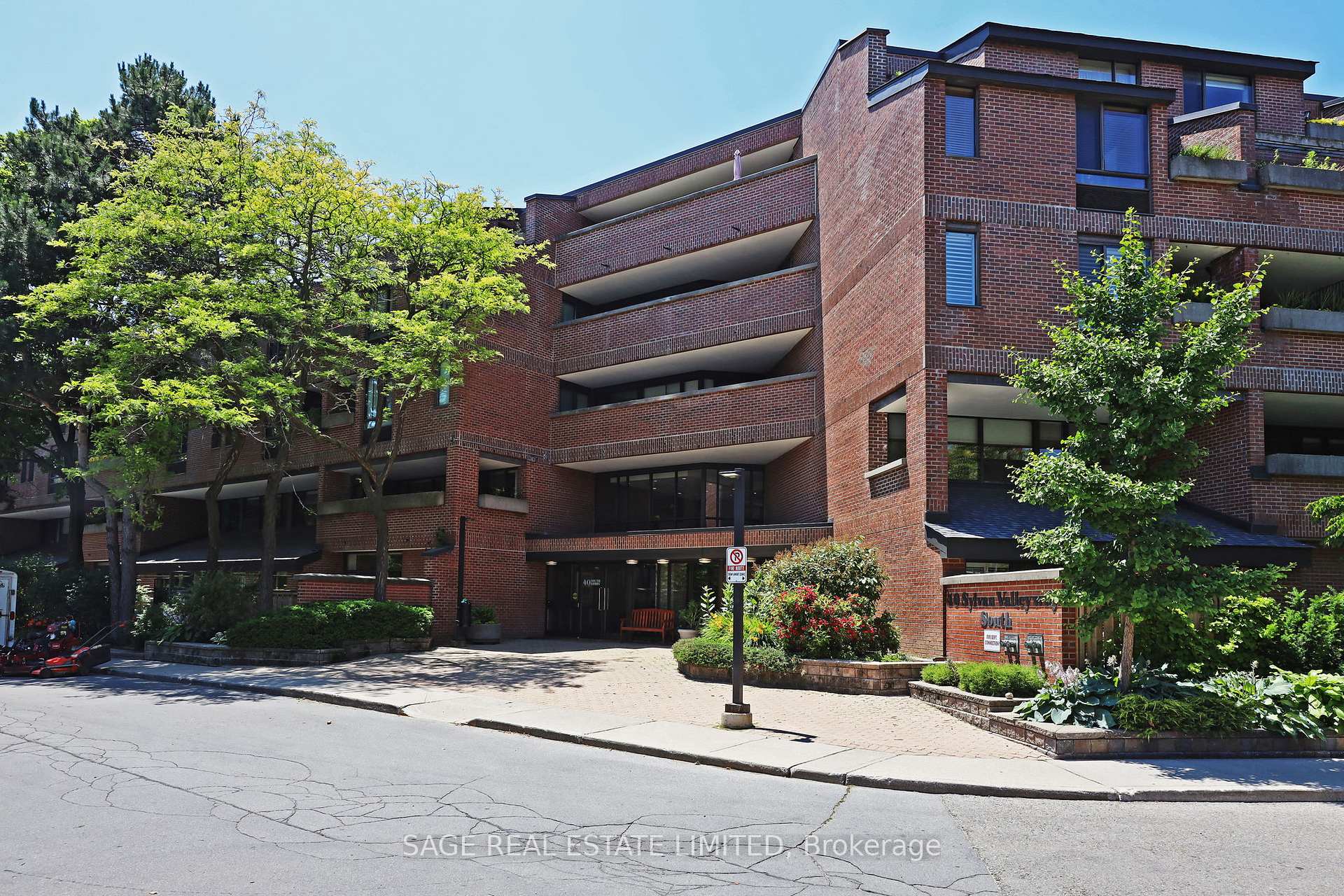 Photo 1 of Unit 316, 40 Sylvan Valley Way, Toronto, Bedford Park-Nortown — HOMEH