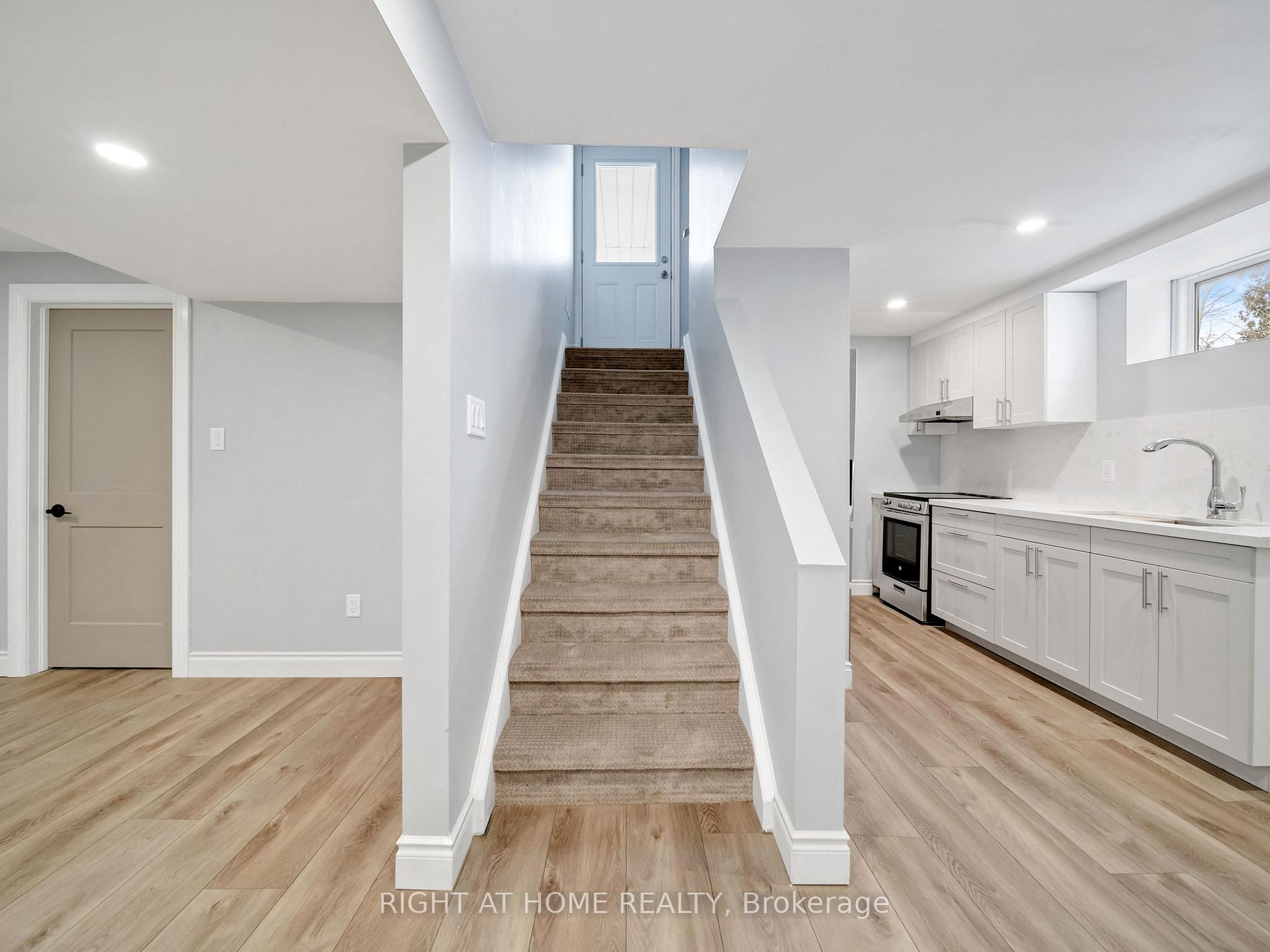 Photo 2 of Unit LOWER, 282 Grove Street E, Barrie, Wellington — HOMEH