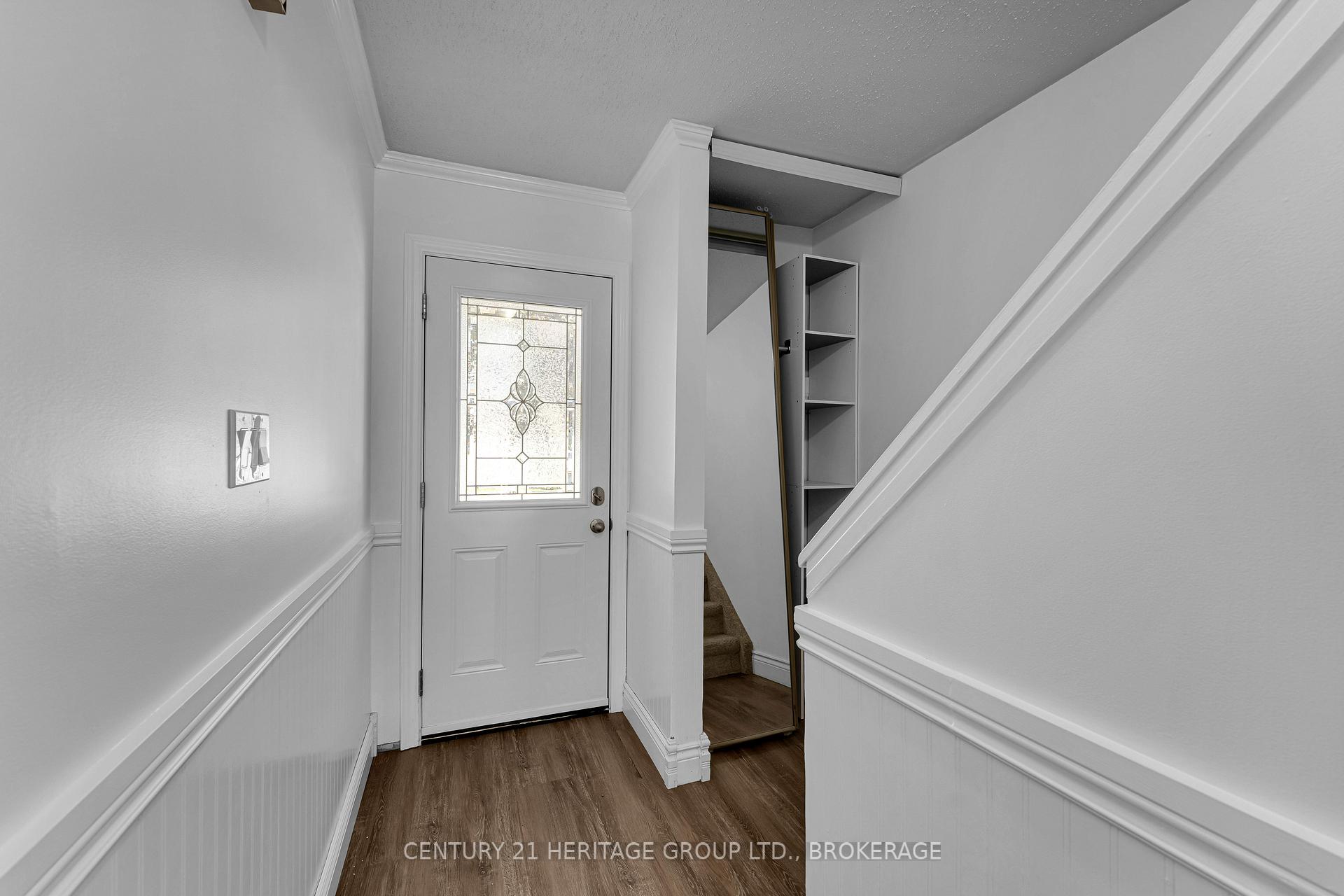 Photo 3 of 802 Datzell Lane W, Kingston, City Southwest — HOMEH