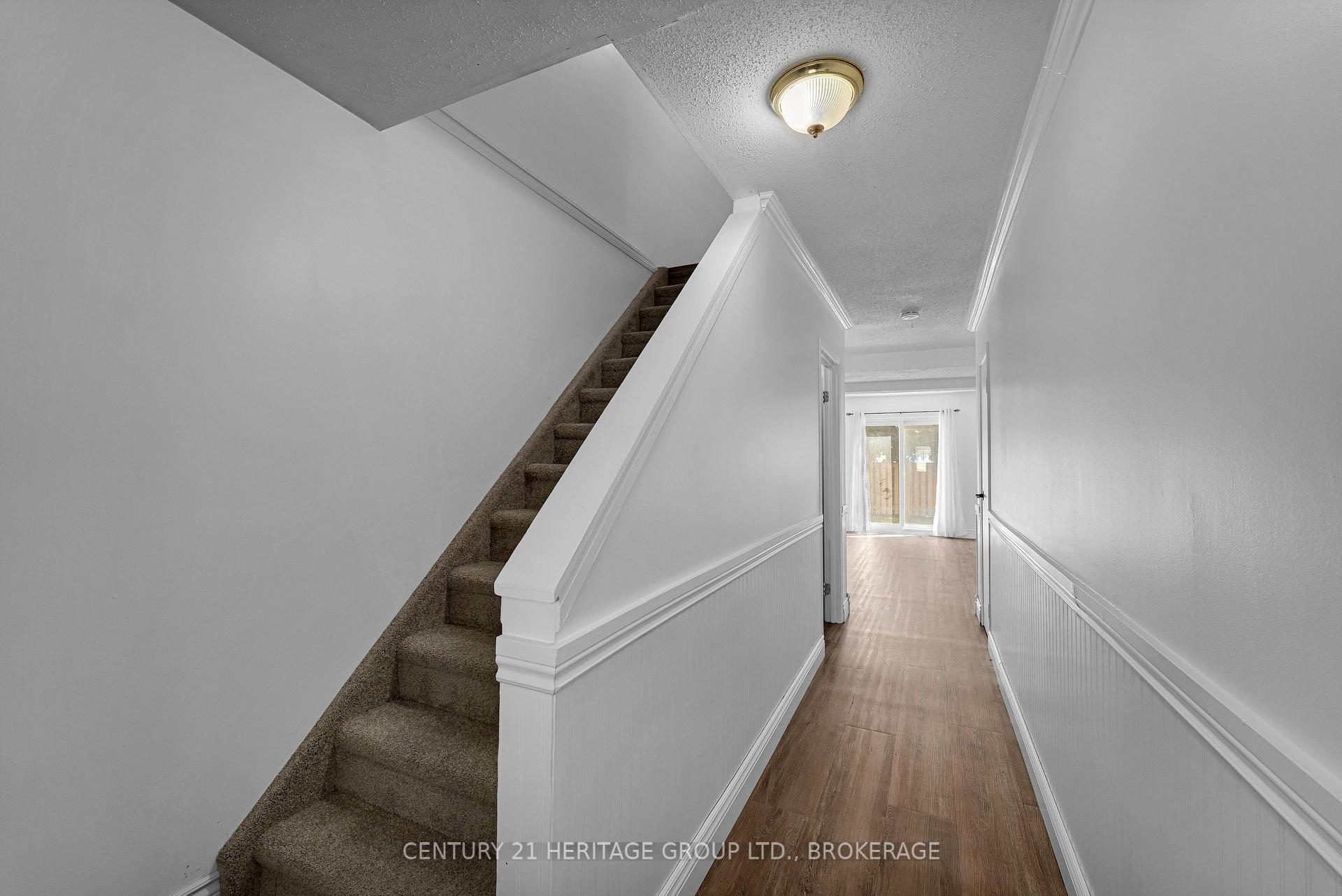 Photo 16 of 802 Datzell Lane W, Kingston, City Southwest — HOMEH