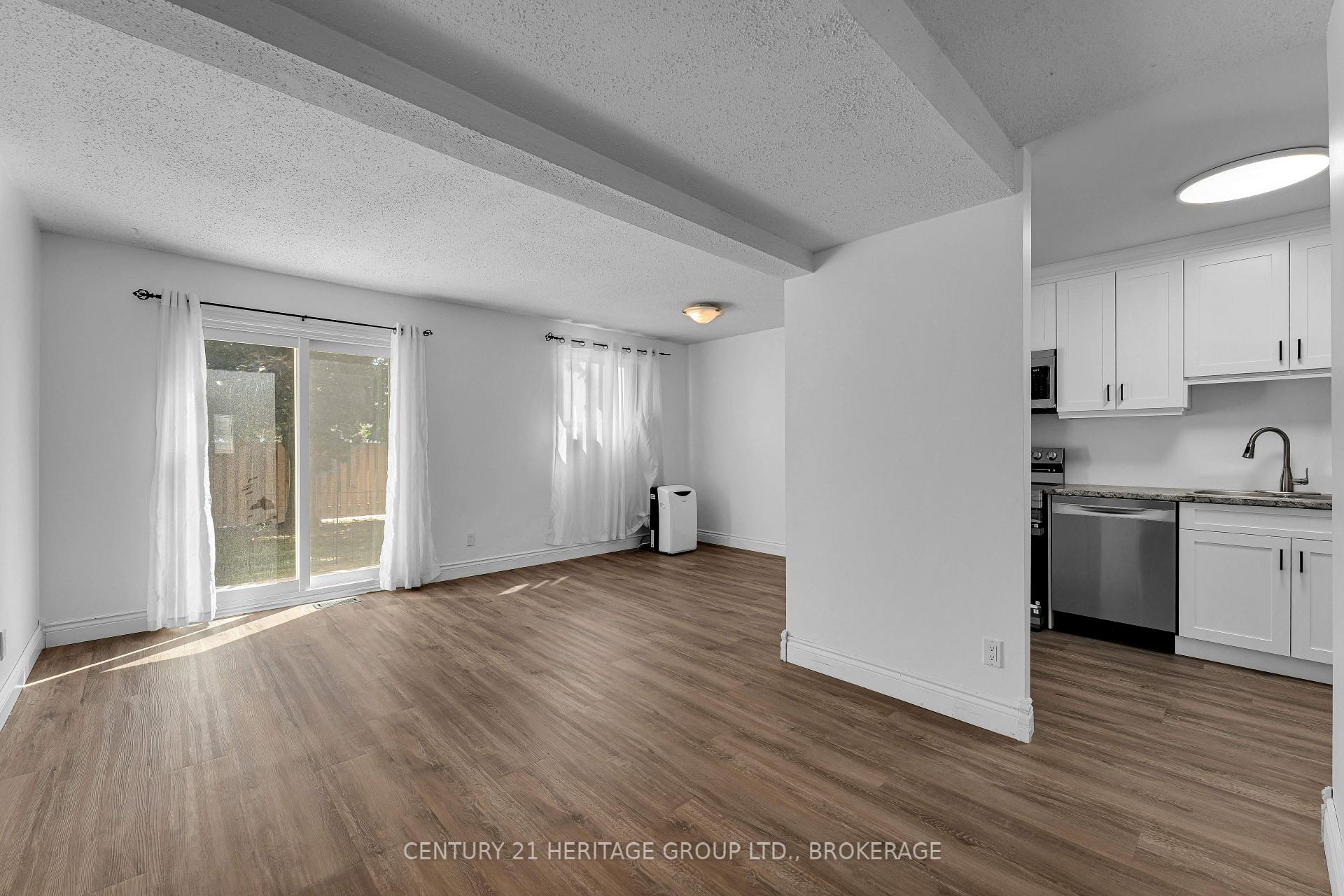 Photo 6 of 802 Datzell Lane W, Kingston, City Southwest — HOMEH