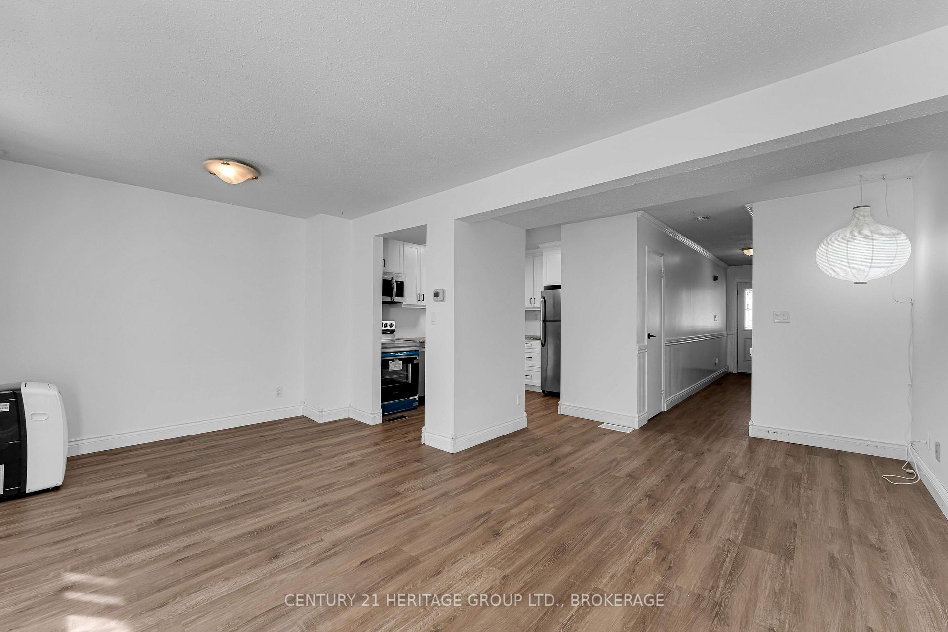 Photo 33 of 802 Datzell Lane W, Kingston, City Southwest — HOMEH