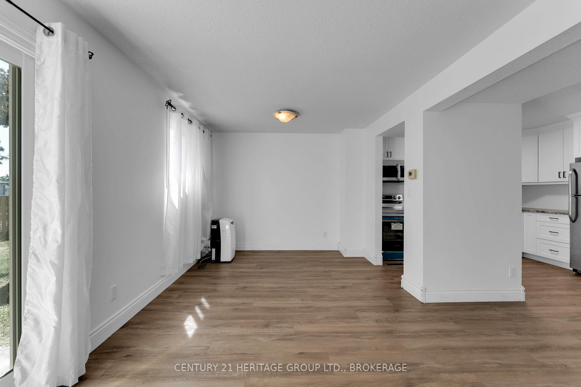 Photo 32 of 802 Datzell Lane W, Kingston, City Southwest — HOMEH
