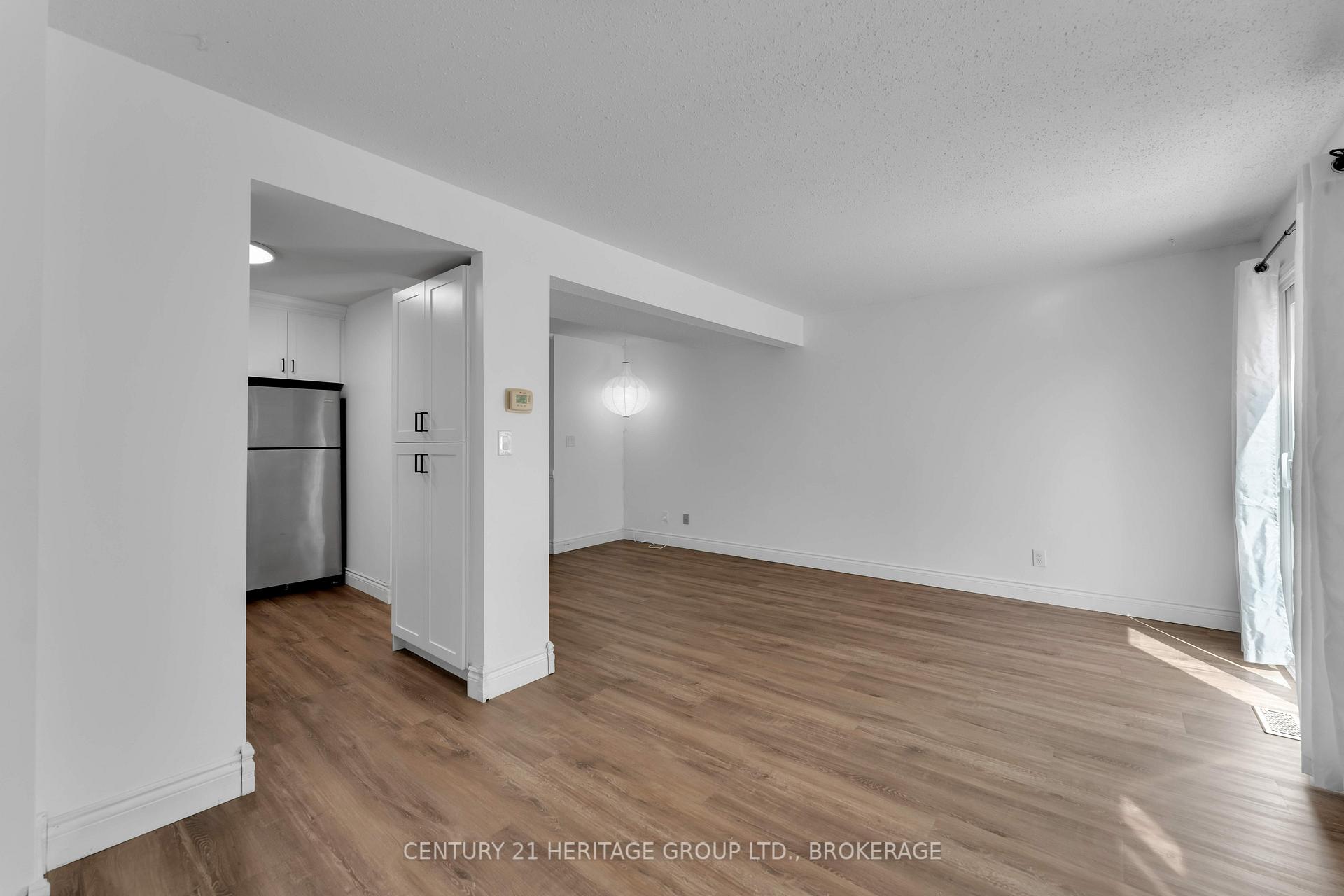 Photo 11 of 802 Datzell Lane W, Kingston, City Southwest — HOMEH