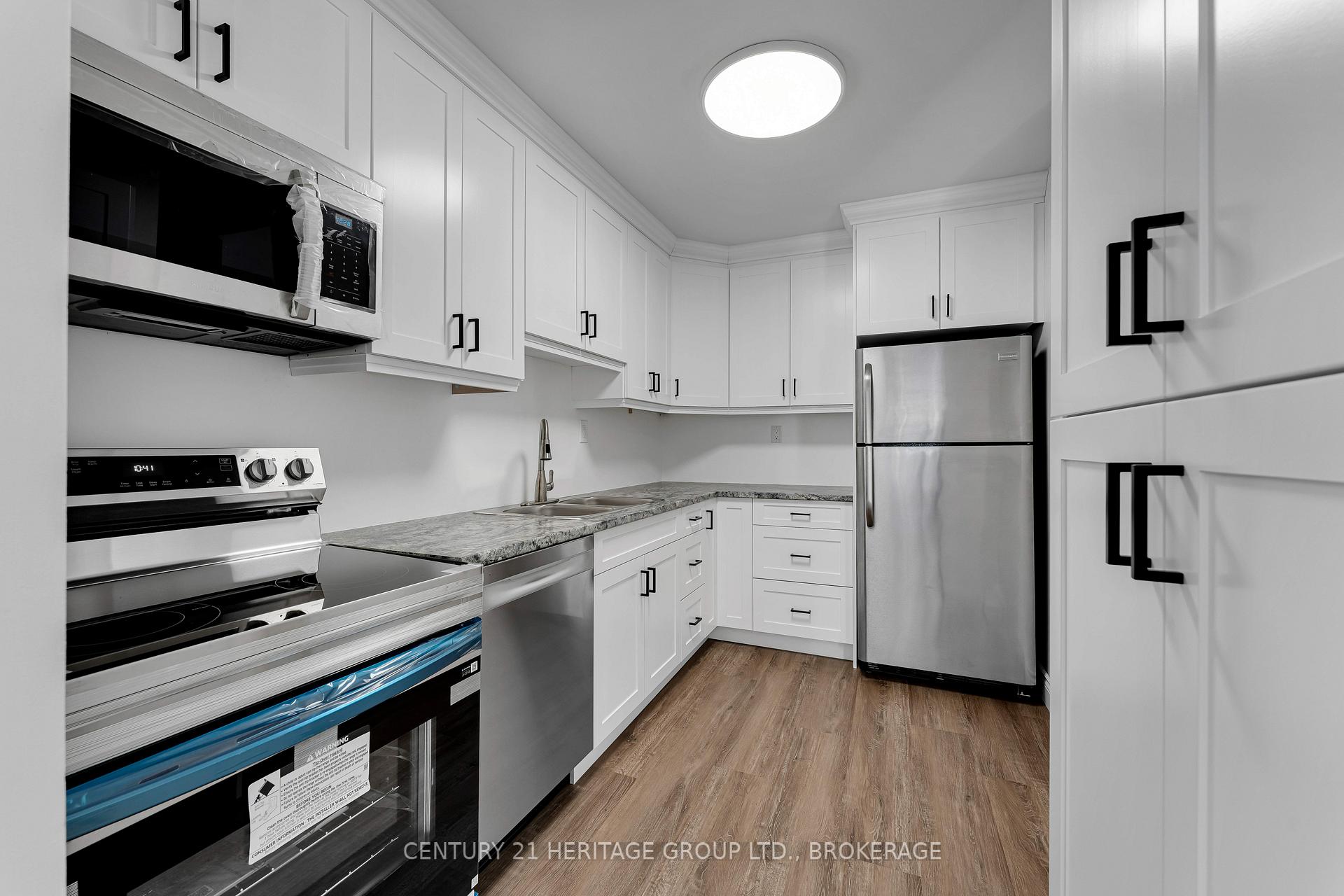 Photo 8 of 802 Datzell Lane W, Kingston, City Southwest — HOMEH