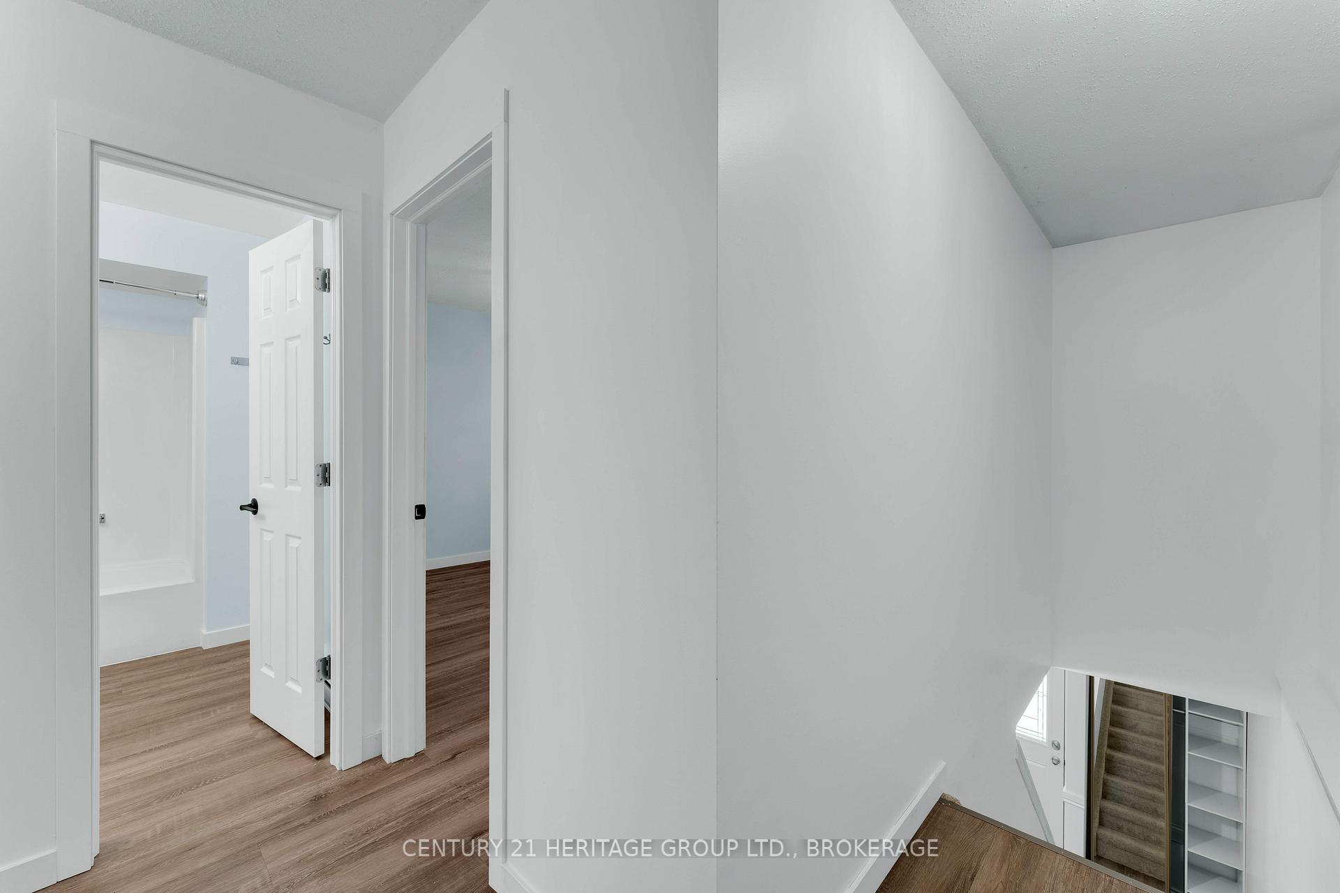Photo 7 of 802 Datzell Lane W, Kingston, City Southwest — HOMEH