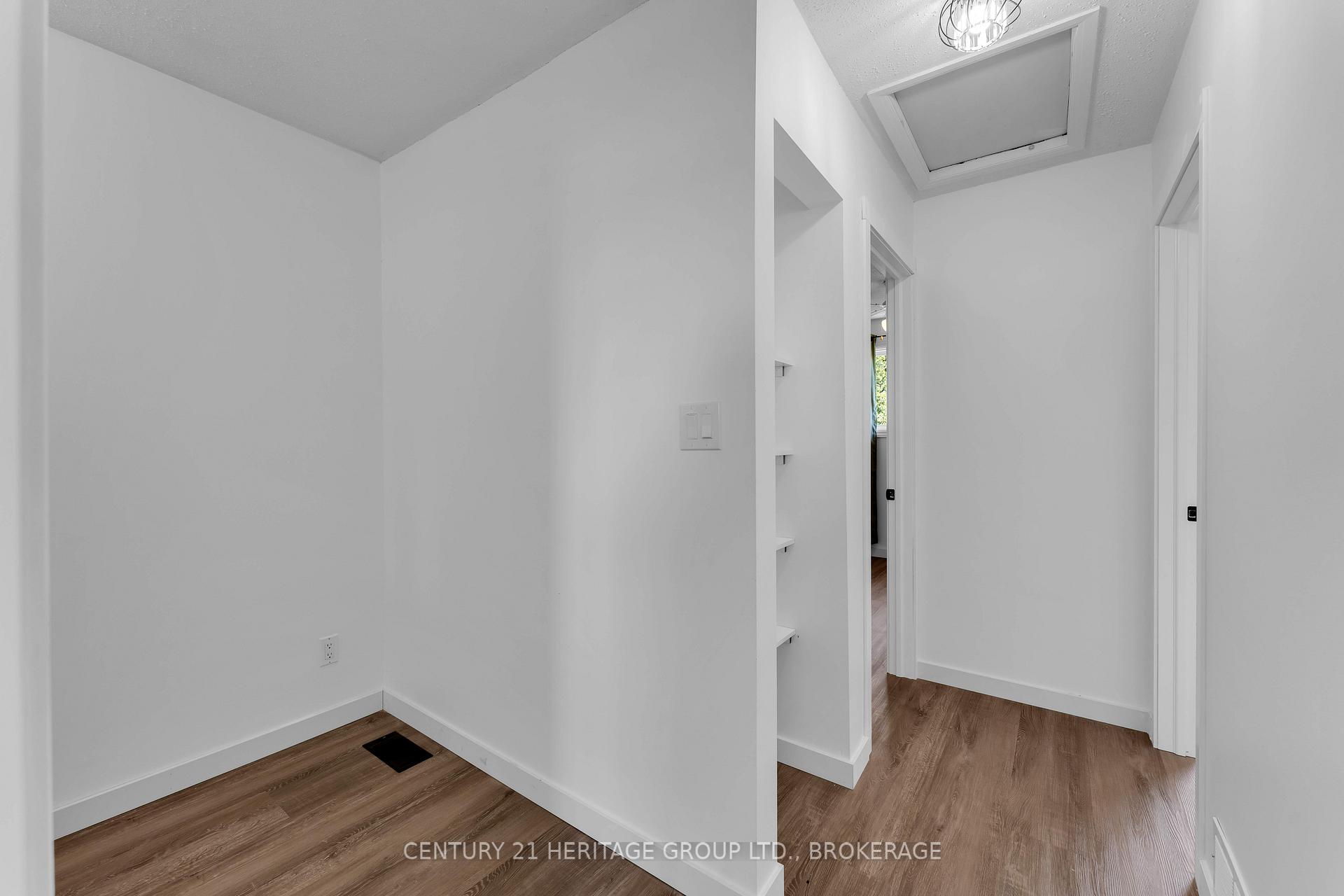 Photo 15 of 802 Datzell Lane W, Kingston, City Southwest — HOMEH