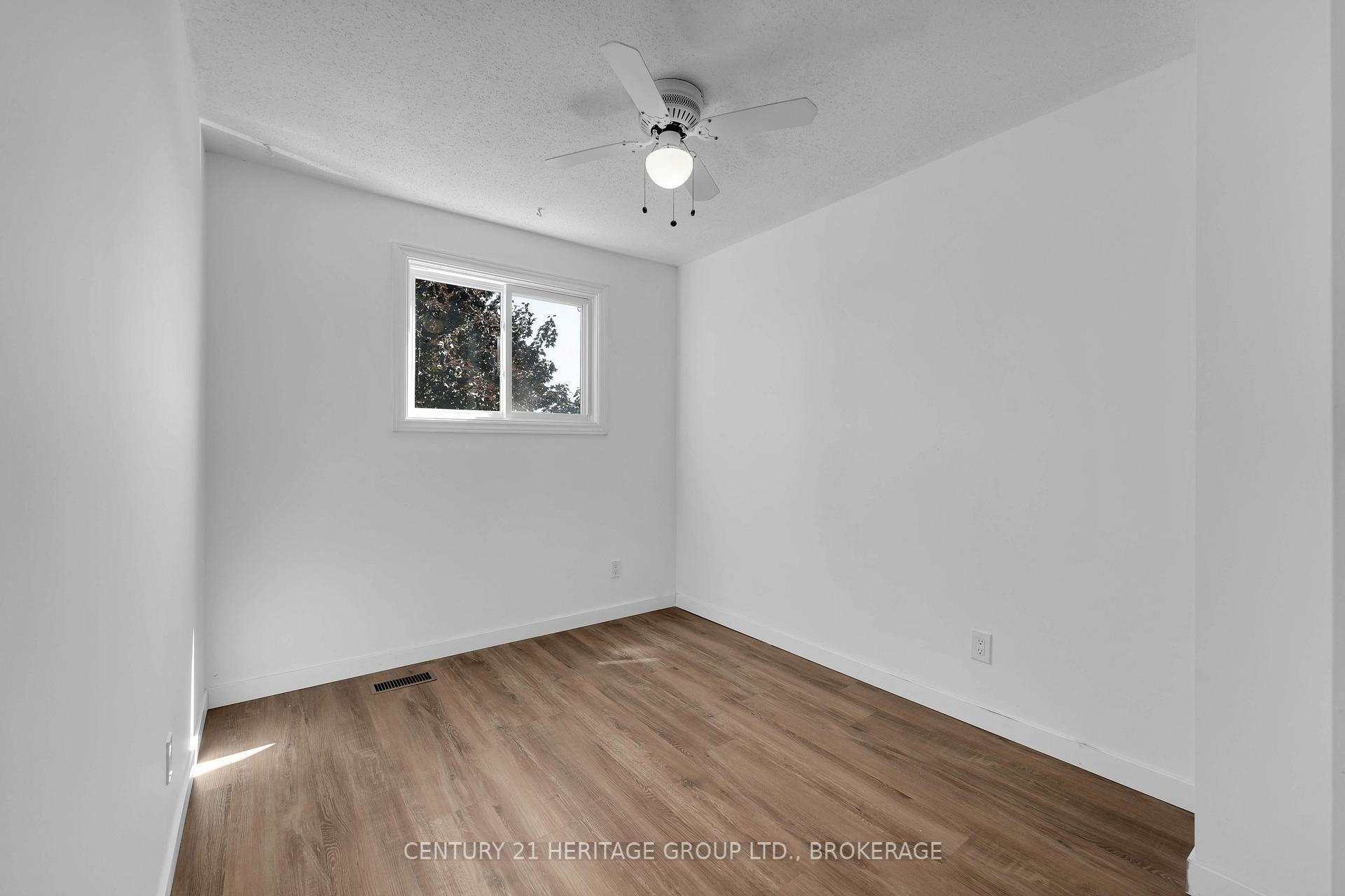 Photo 18 of 802 Datzell Lane W, Kingston, City Southwest — HOMEH