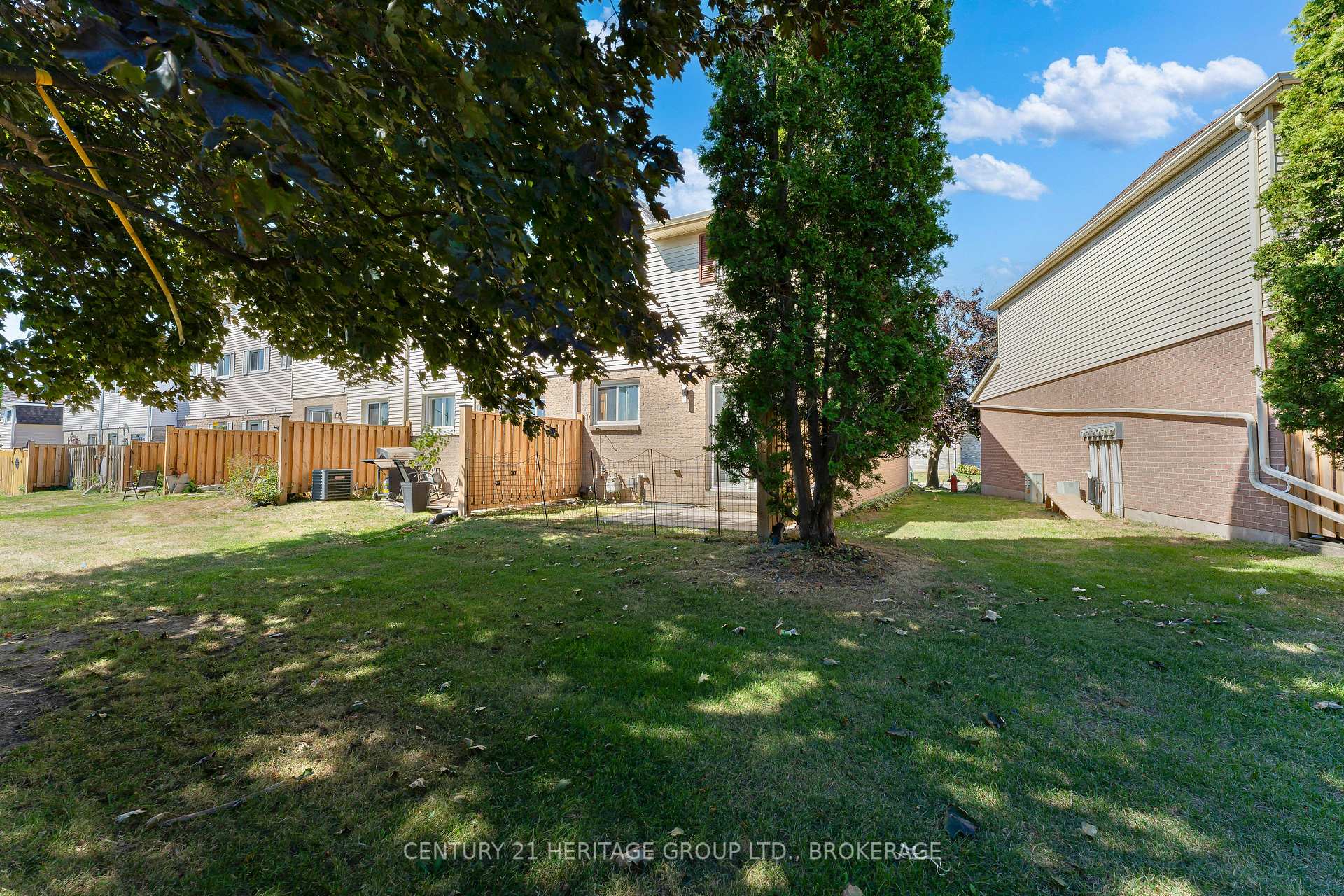 Photo 31 of 802 Datzell Lane W, Kingston, City Southwest — HOMEH