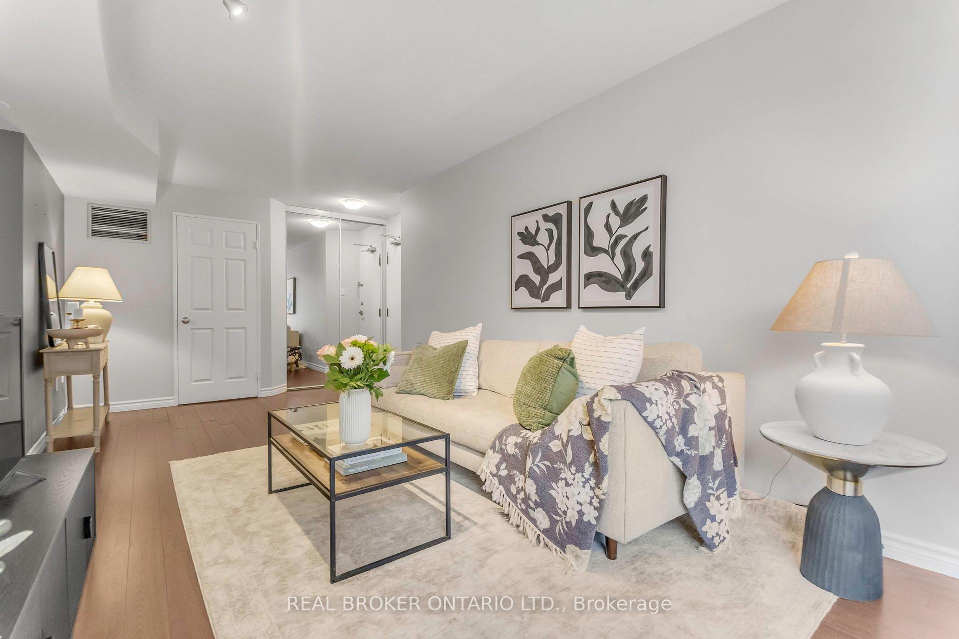 Front of Unit 213, 725 King Street W