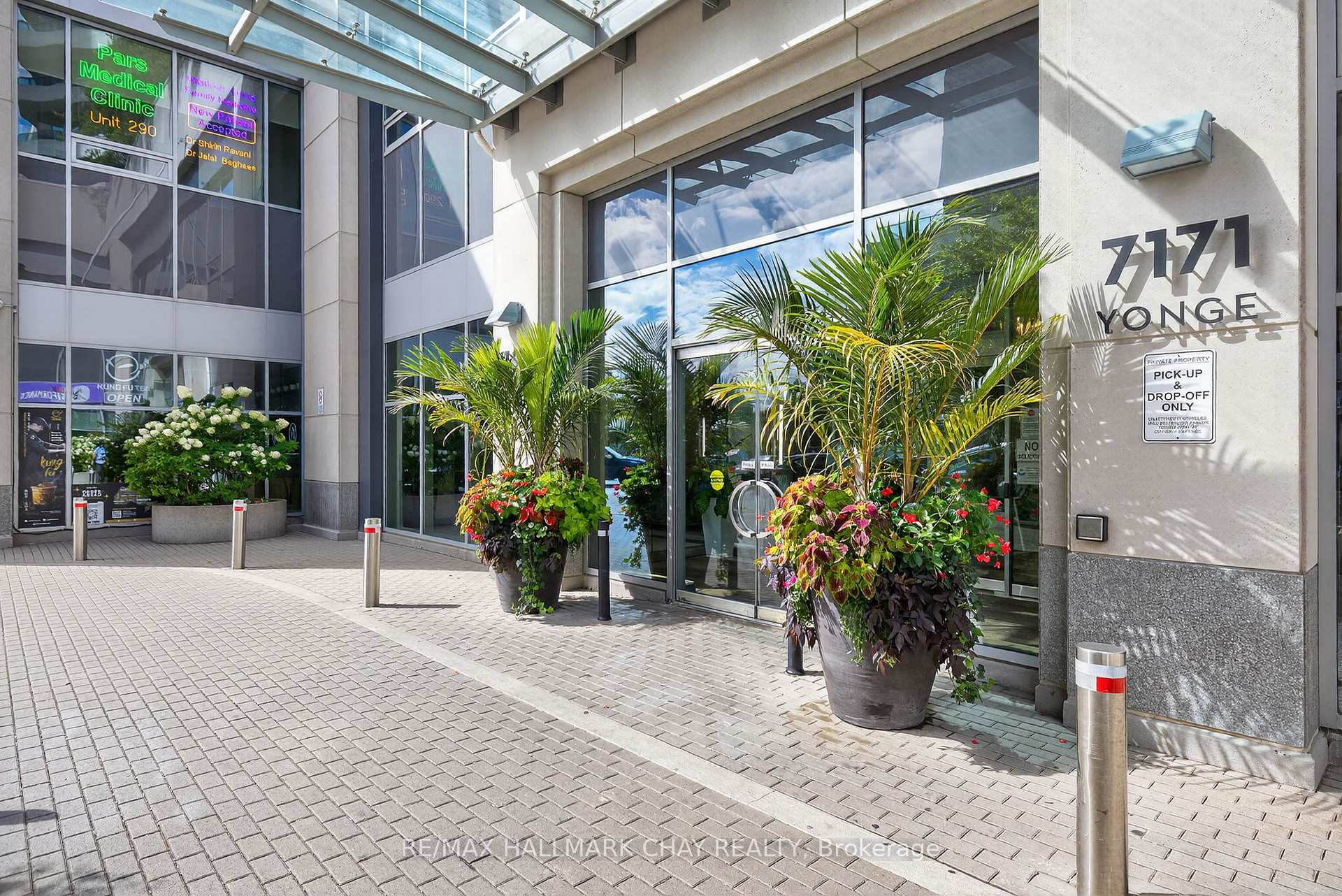 Photo 2 of Unit 2105, 7171 Yonge Street, Markham, Thornhill — HOMEH