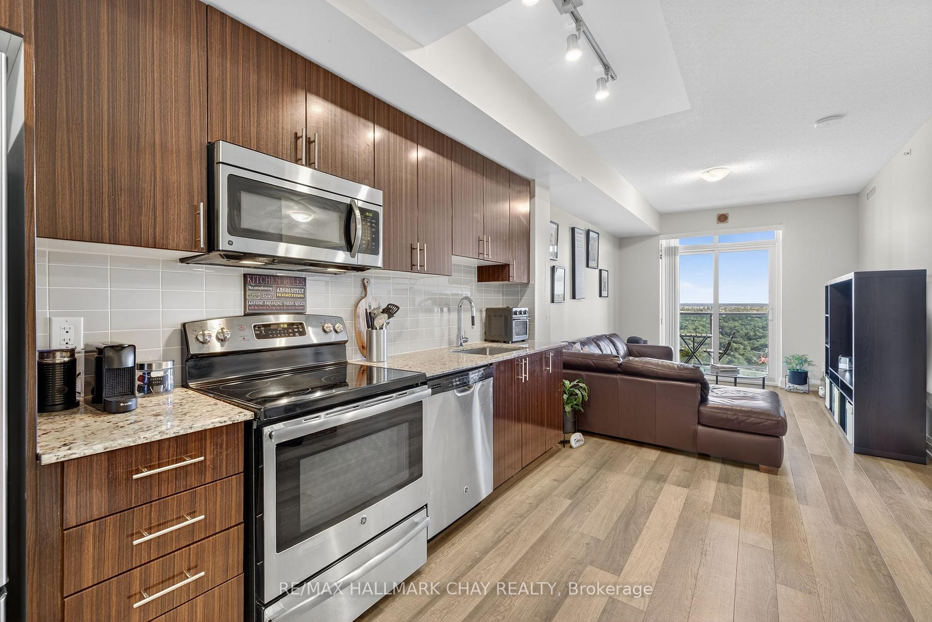 Photo 4 of Unit 2105, 7171 Yonge Street, Markham, Thornhill — HOMEH