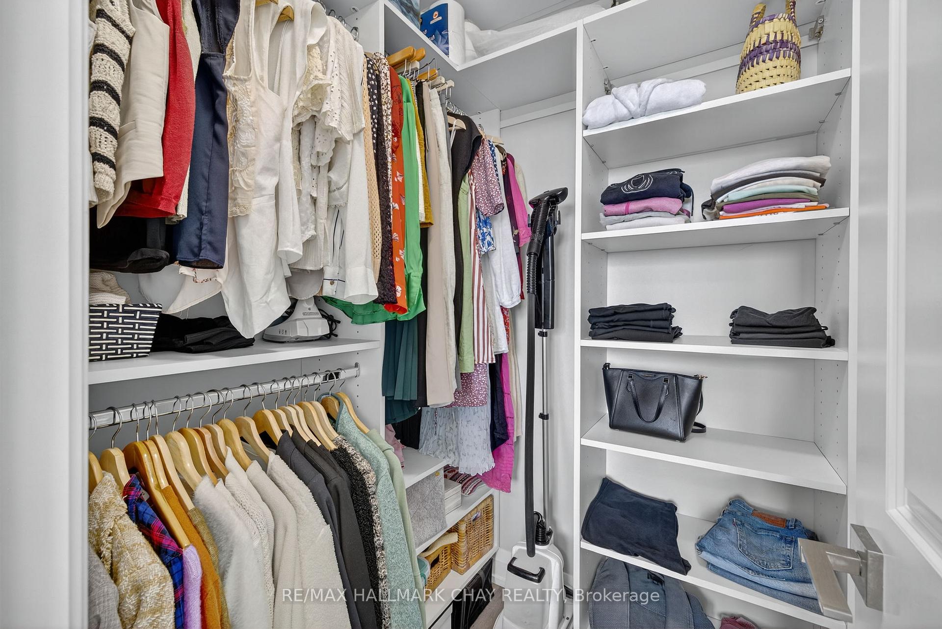 Photo 9 of Unit 2105, 7171 Yonge Street, Markham, Thornhill — HOMEH