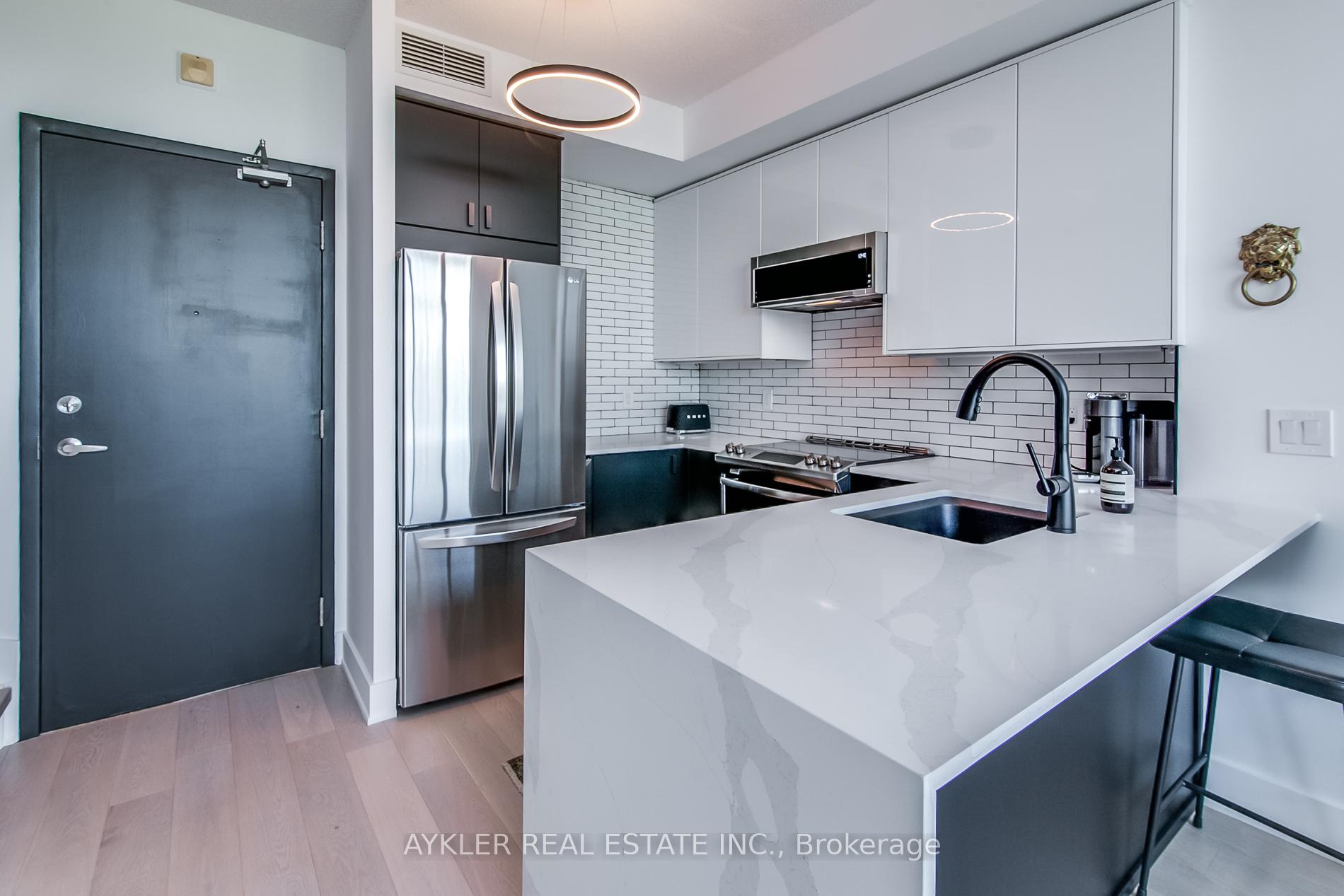 Front of Unit 604, 901 Queen Street W
