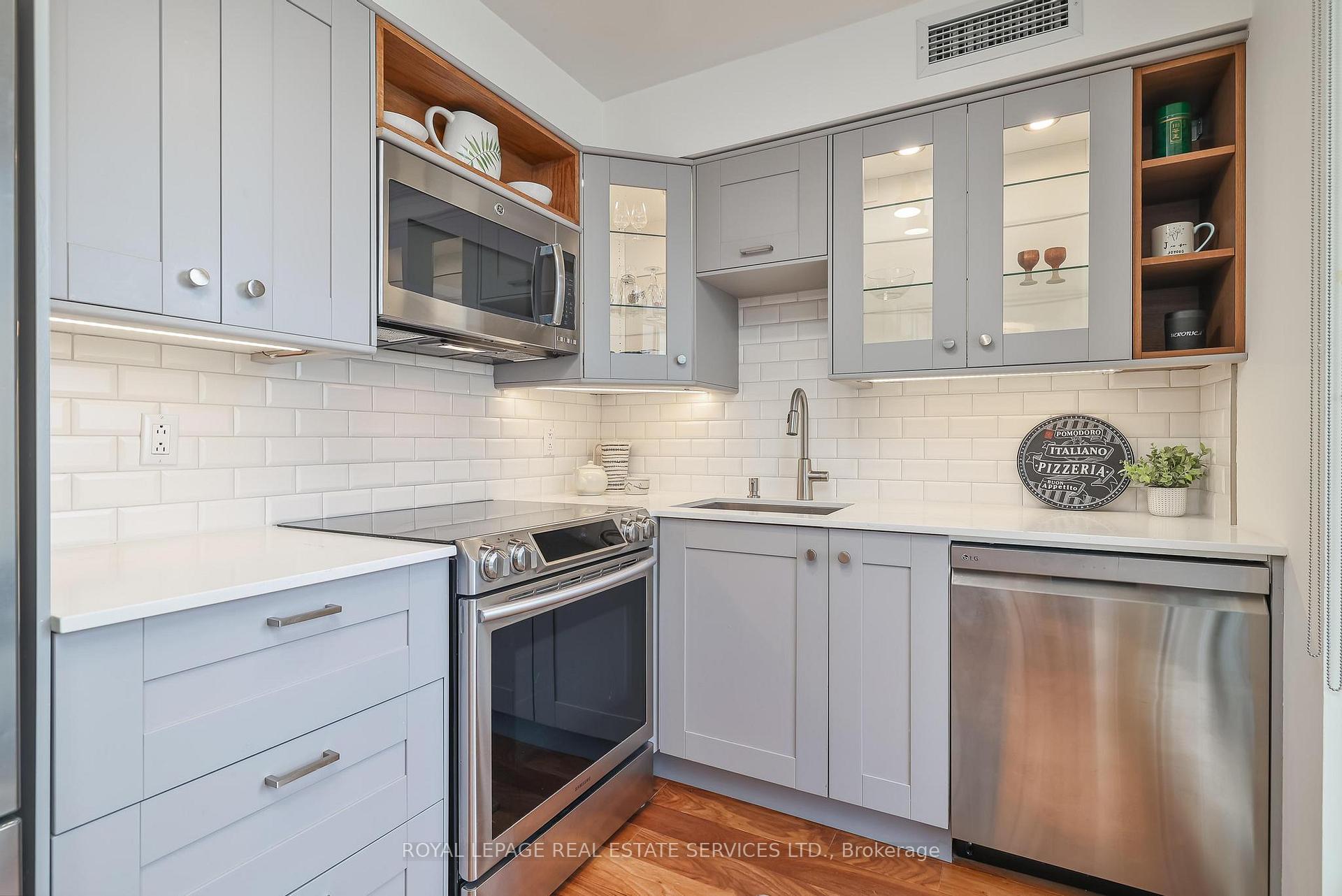 Photo 10 of Unit 1106, 18 Merton Street, Toronto, Mount Pleasant West — HOMEH