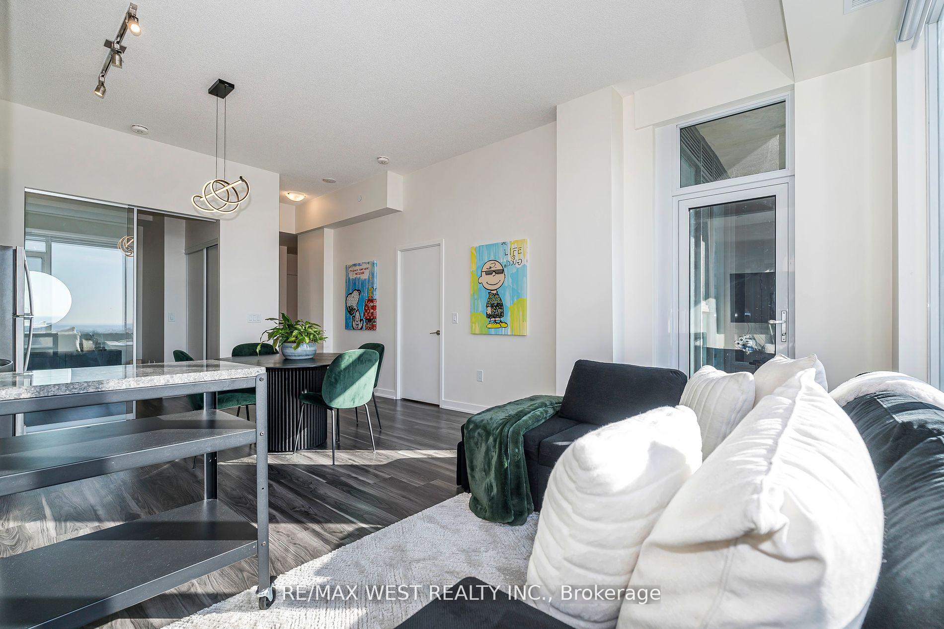 Photo 8 of Unit 813, 859 The Queensway, Etobicoke, Stonegate-Queensway — HOMEH