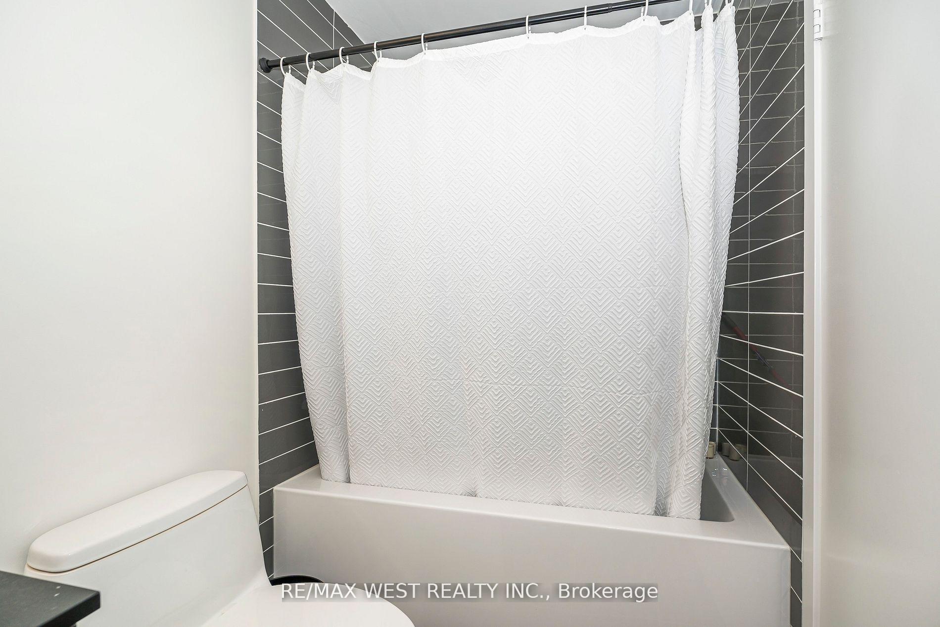 Photo 10 of Unit 813, 859 The Queensway, Etobicoke, Stonegate-Queensway — HOMEH
