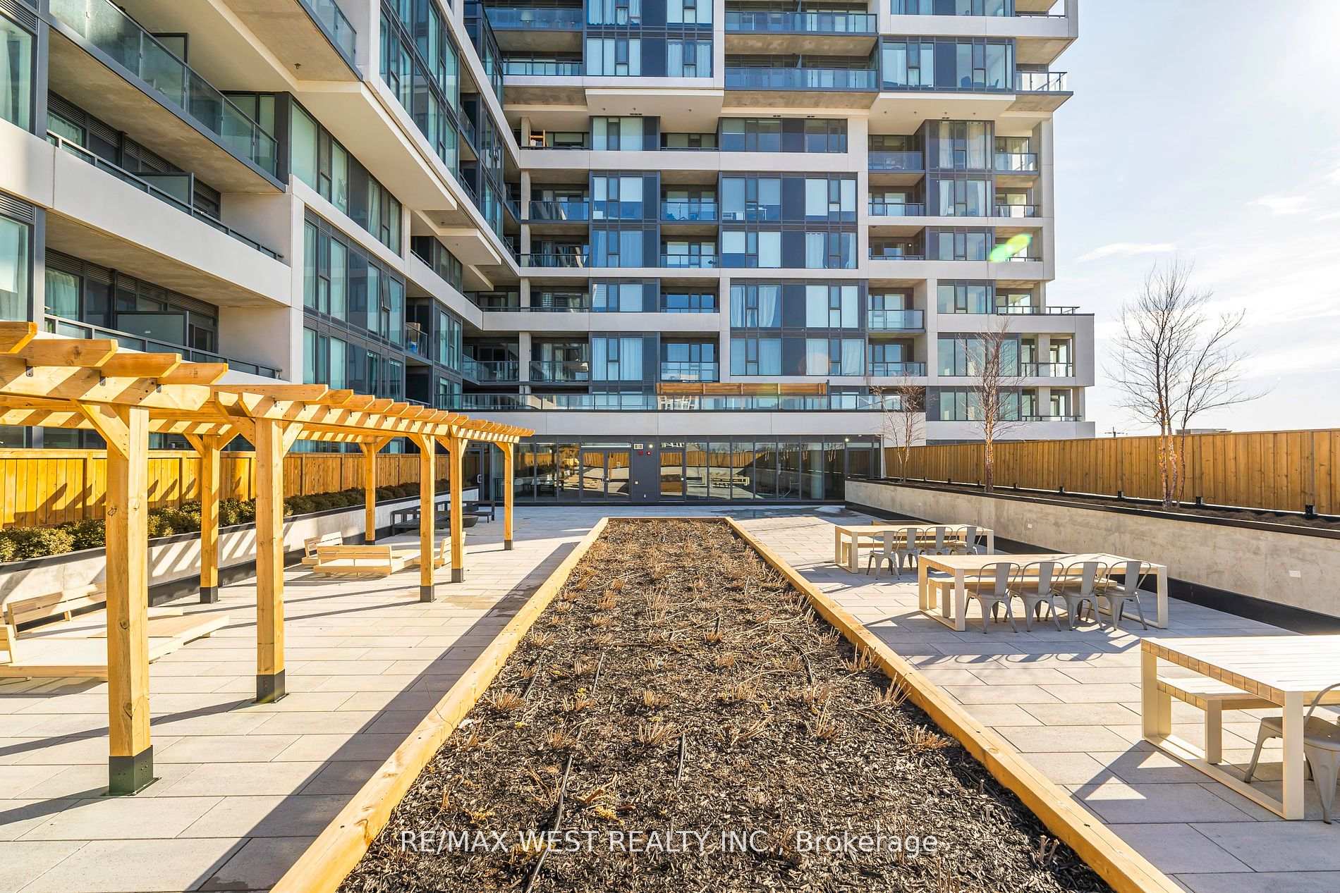 Photo 30 of Unit 813, 859 The Queensway, Etobicoke, Stonegate-Queensway — HOMEH