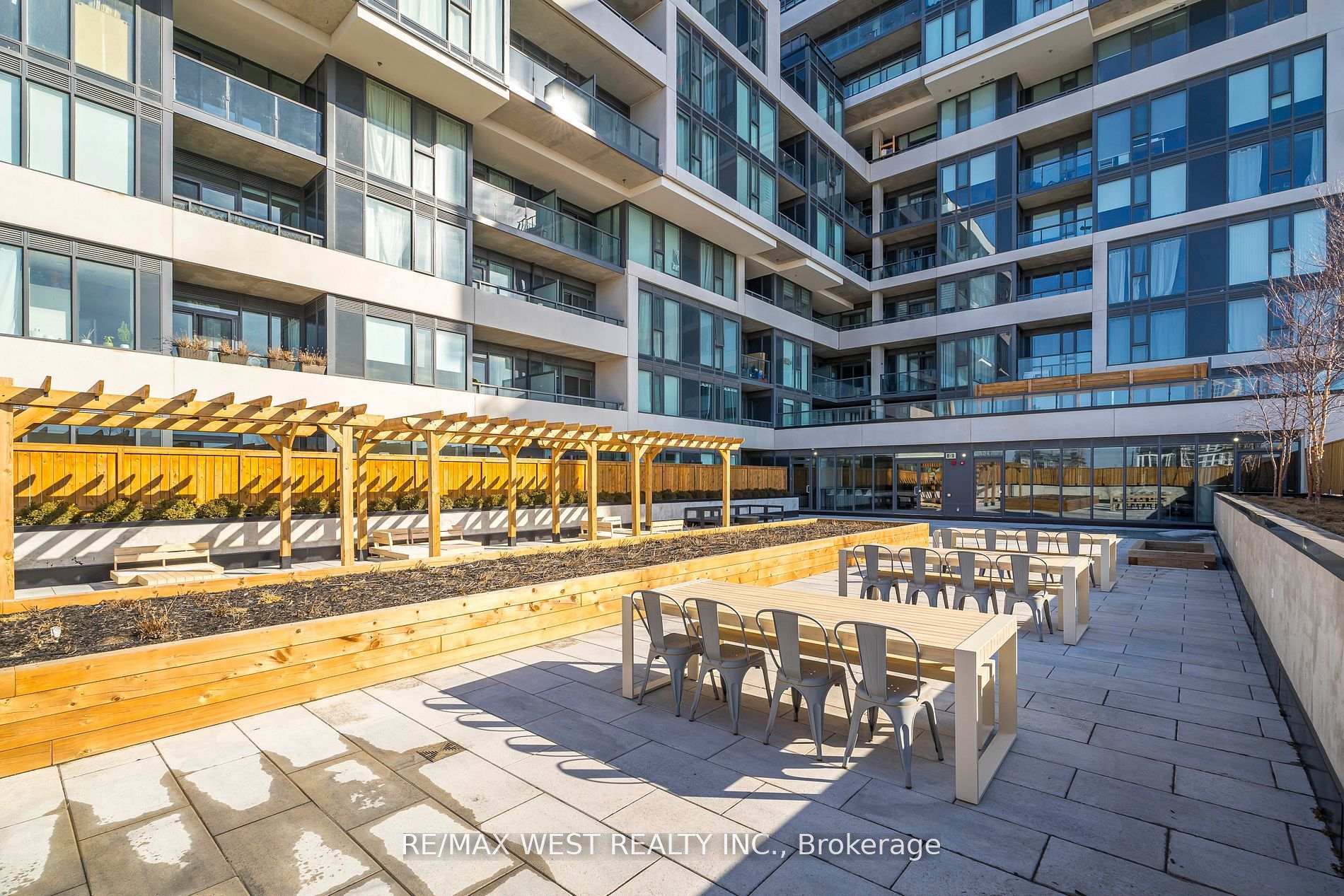 Photo 26 of Unit 813, 859 The Queensway, Etobicoke, Stonegate-Queensway — HOMEH