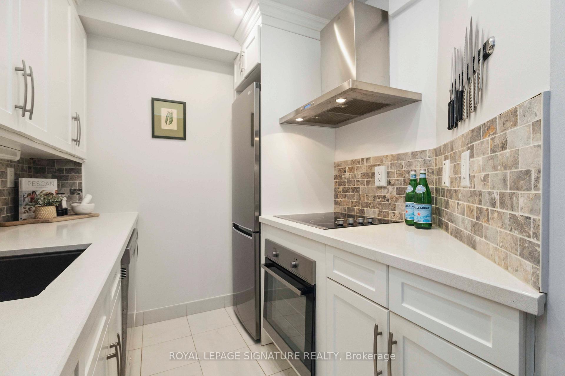 Photo 3 of Unit 1007, 222 The Esplanade, Toronto, Waterfront Communities — HOMEH