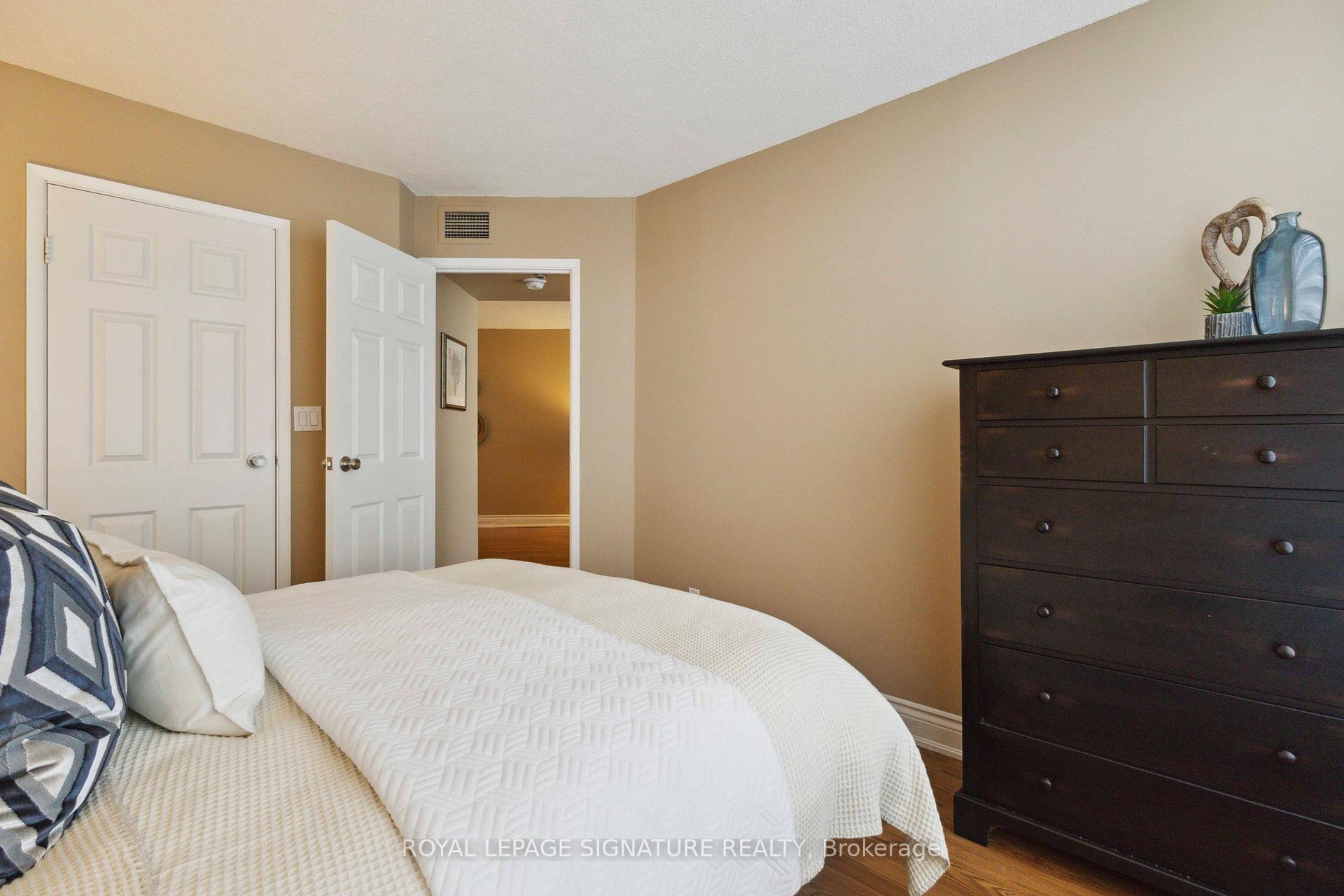 Photo 7 of Unit 1007, 222 The Esplanade, Toronto, Waterfront Communities — HOMEH
