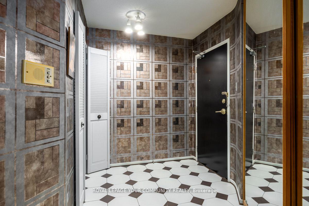 Photo 3 of Unit 1204, 150 Neptune Drive, Toronto, Englemount-Lawrence — HOMEH