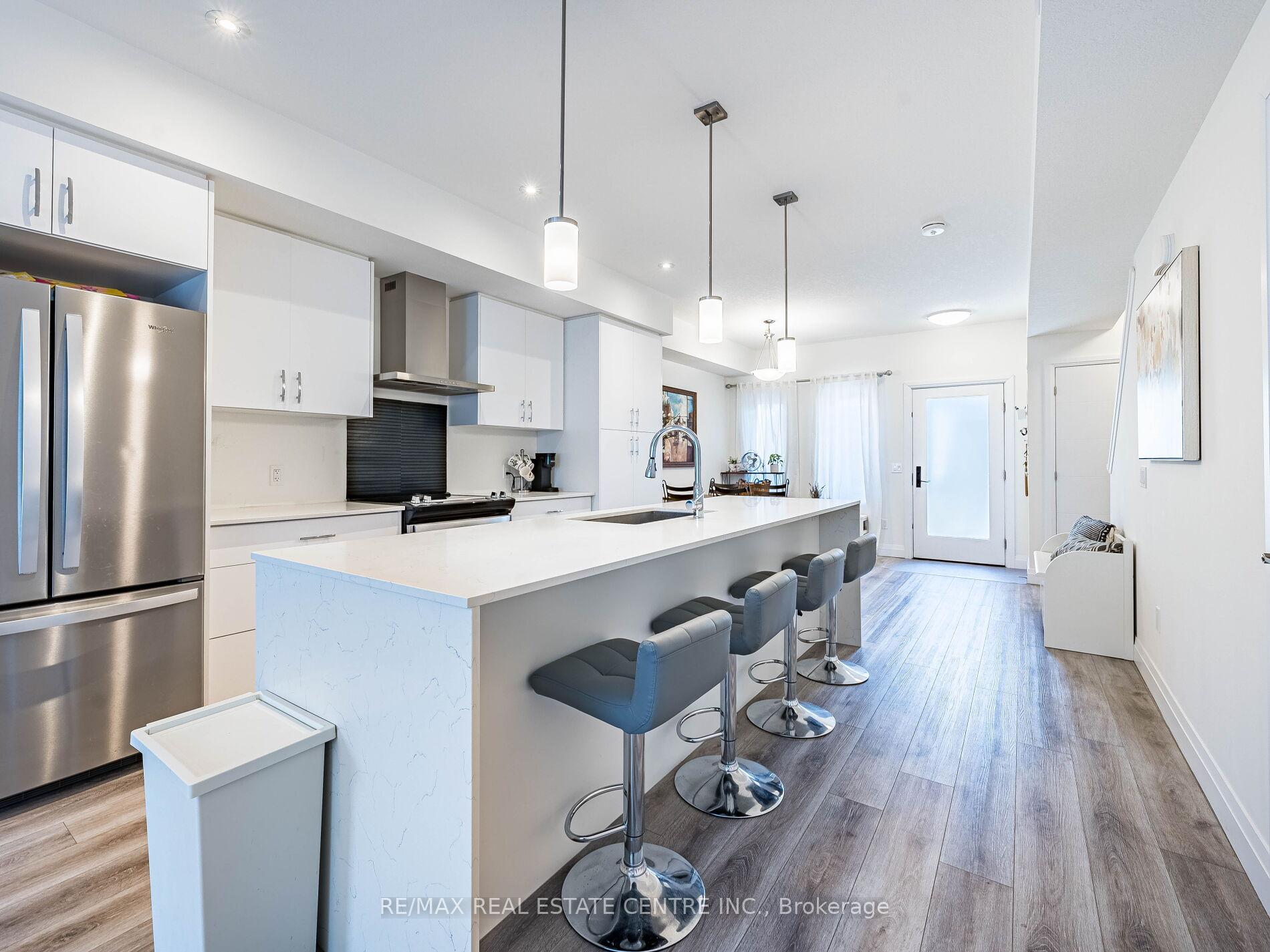 Photo 25 of 32 Lily Lane, Guelph, Clairfields/Hanlon Business Park — HOMEH