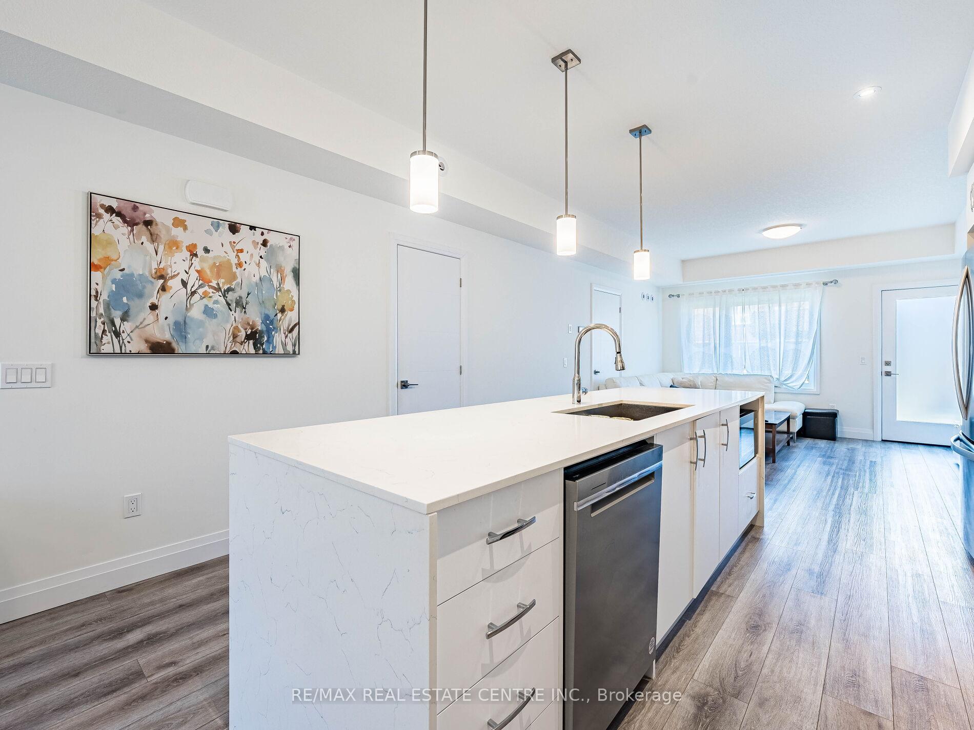 Photo 7 of 32 Lily Lane, Guelph, Clairfields/Hanlon Business Park — HOMEH