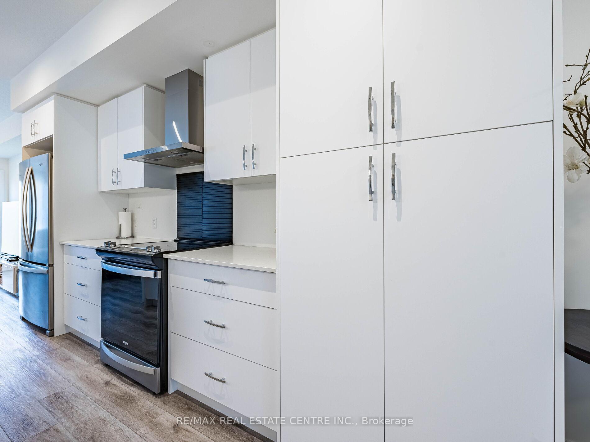 Photo 9 of 32 Lily Lane, Guelph, Clairfields/Hanlon Business Park — HOMEH