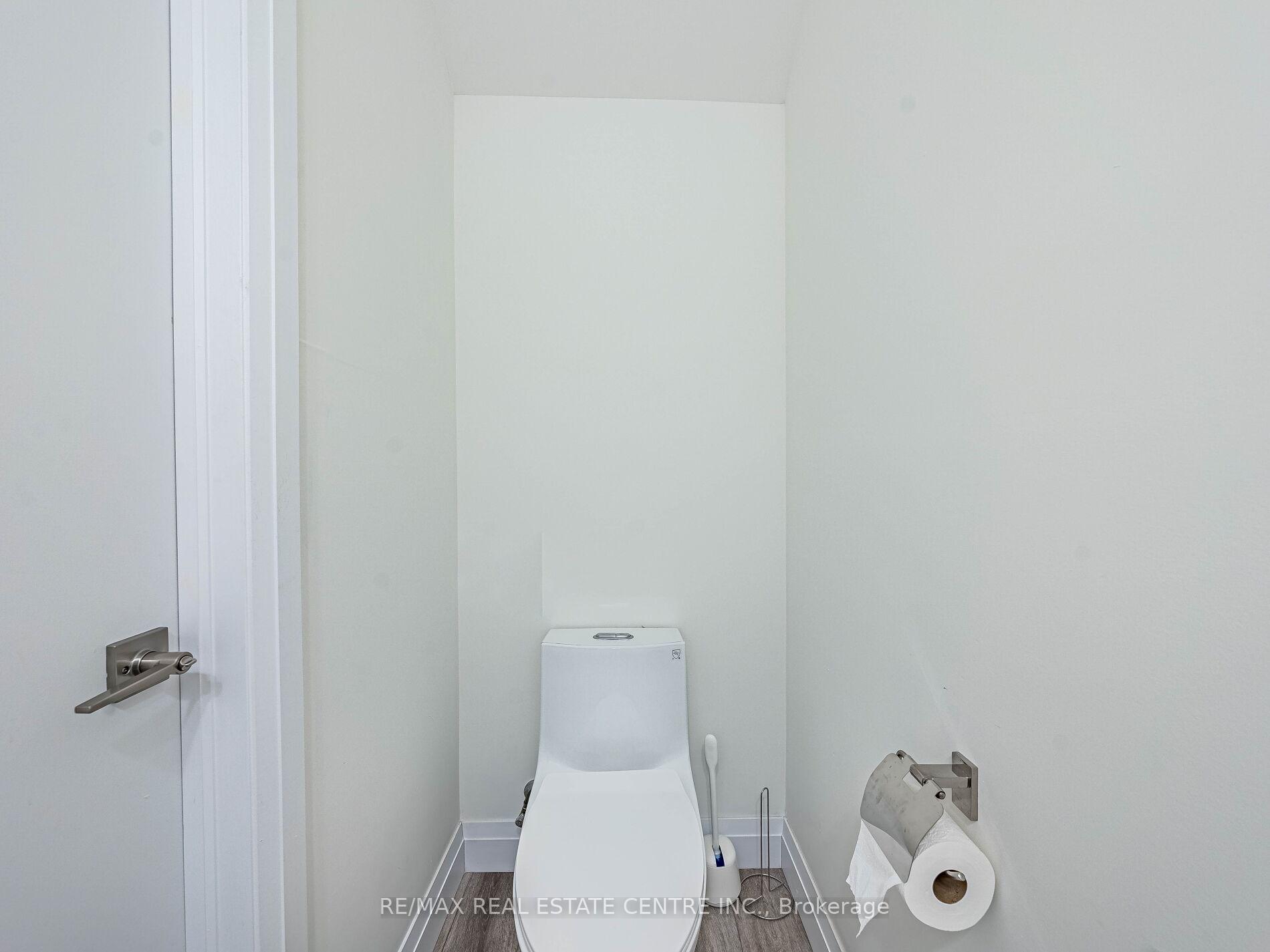 Photo 16 of 32 Lily Lane, Guelph, Clairfields/Hanlon Business Park — HOMEH