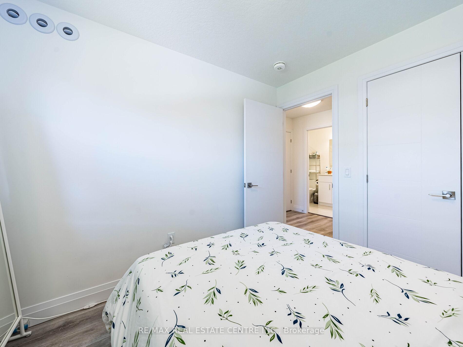 Photo 38 of 32 Lily Lane, Guelph, Clairfields/Hanlon Business Park — HOMEH