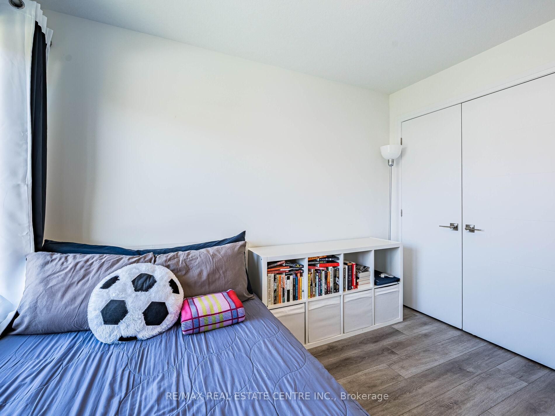 Photo 34 of 32 Lily Lane, Guelph, Clairfields/Hanlon Business Park — HOMEH