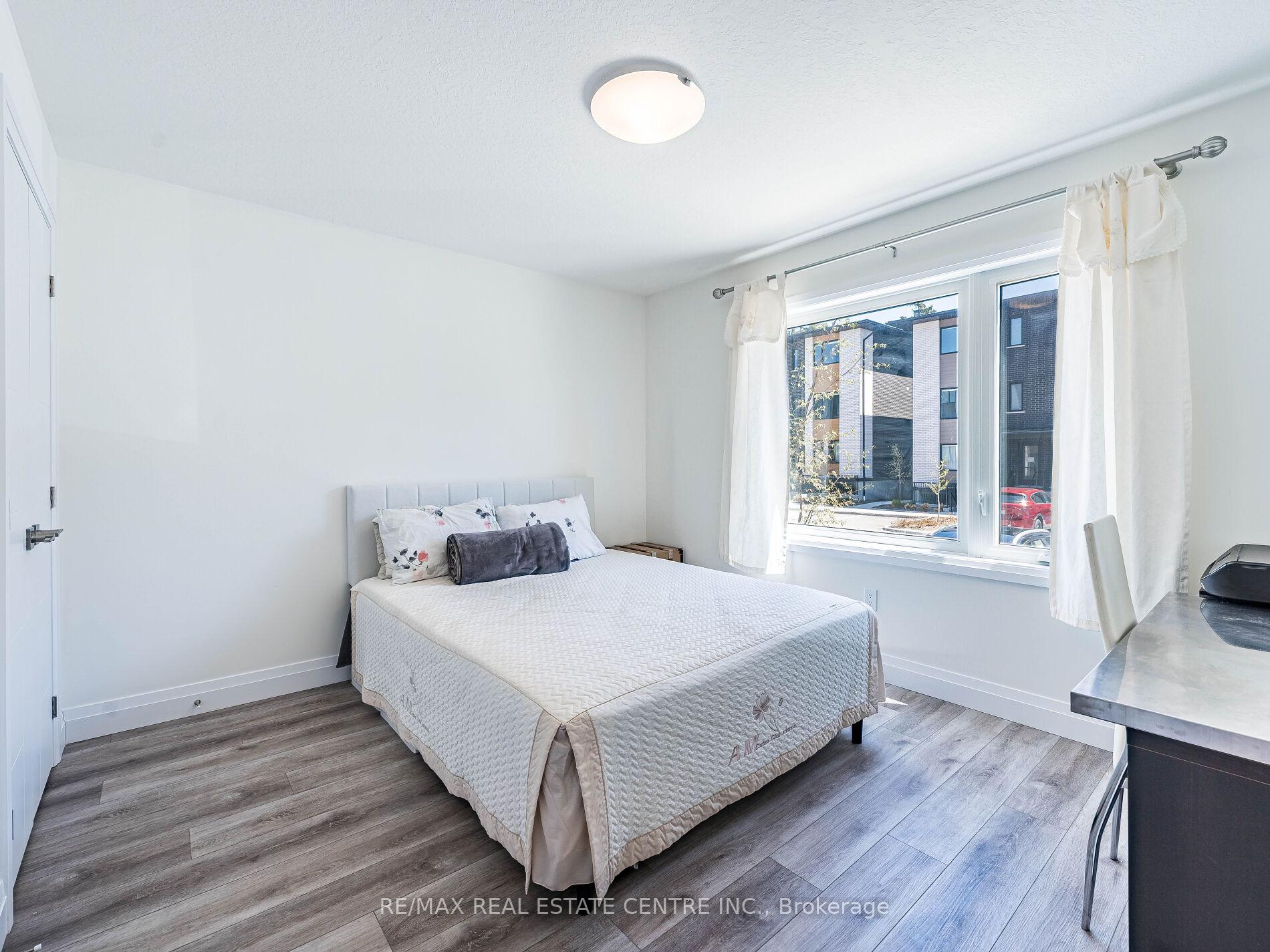 Photo 26 of 32 Lily Lane, Guelph, Clairfields/Hanlon Business Park — HOMEH
