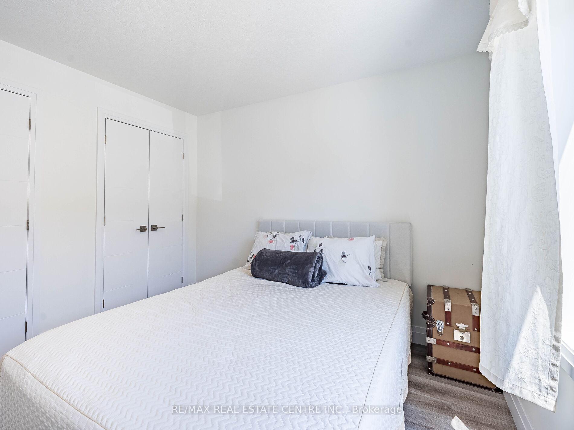 Photo 28 of 32 Lily Lane, Guelph, Clairfields/Hanlon Business Park — HOMEH