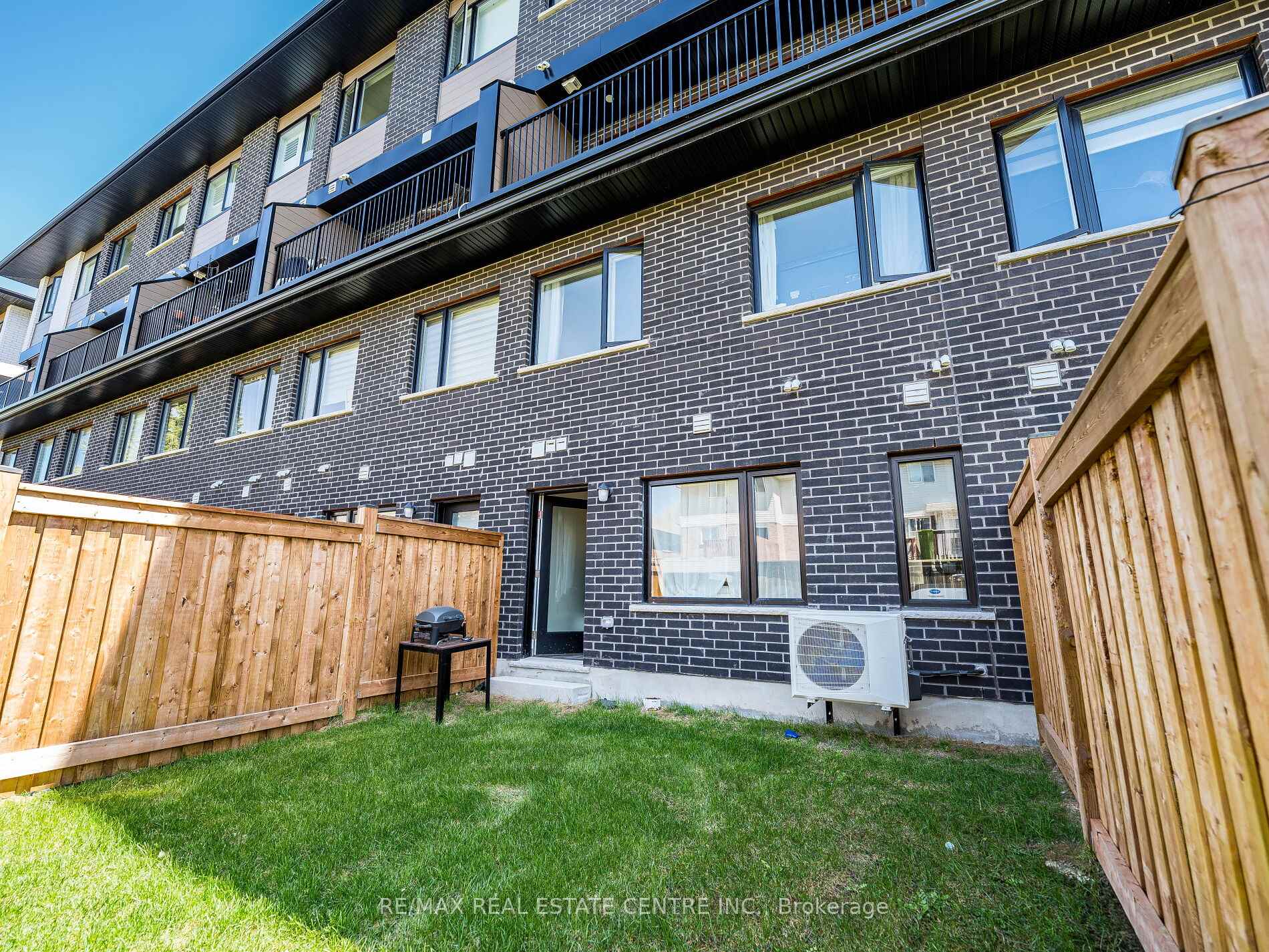 Photo 35 of 32 Lily Lane, Guelph, Clairfields/Hanlon Business Park — HOMEH