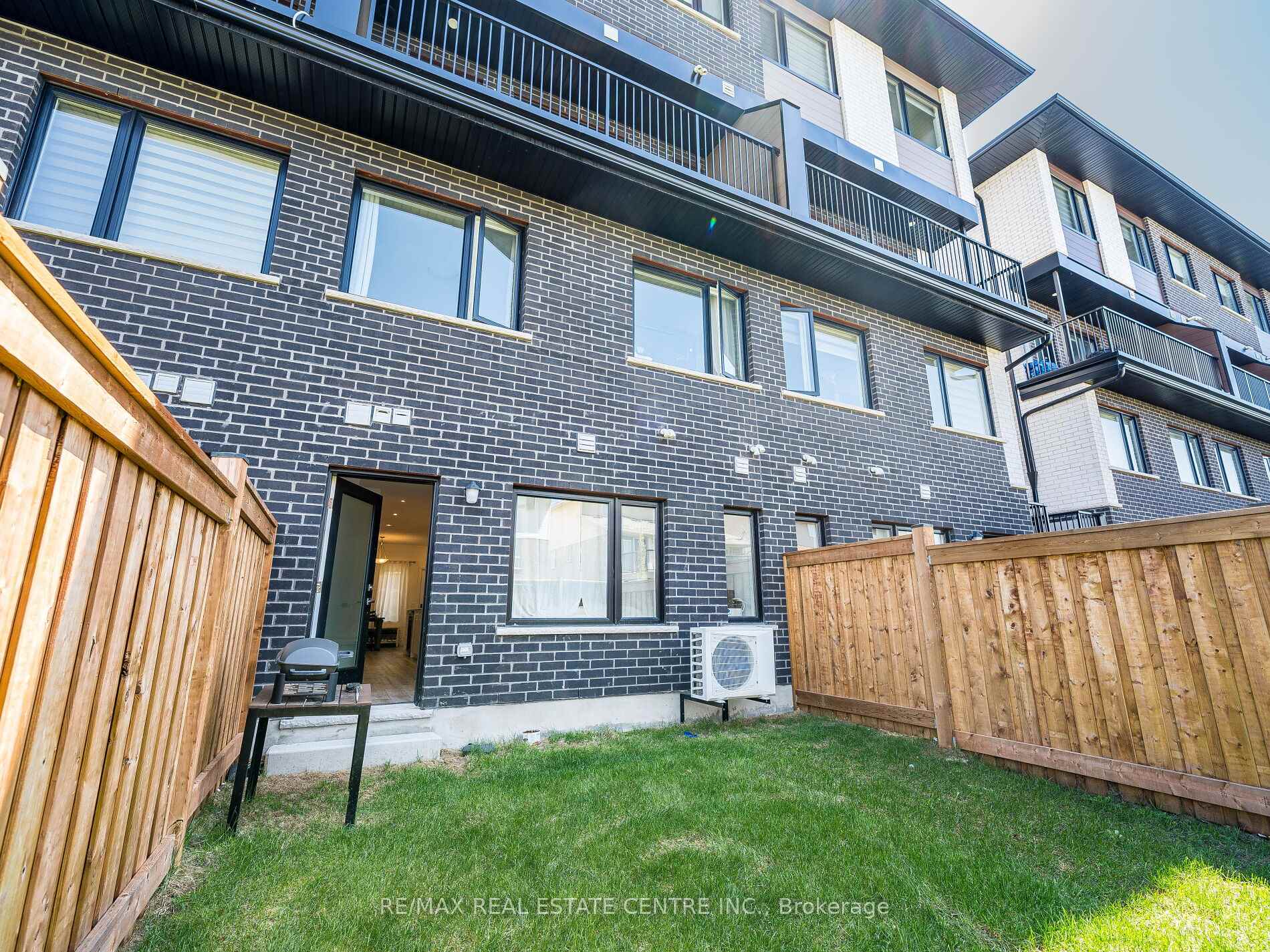 Photo 33 of 32 Lily Lane, Guelph, Clairfields/Hanlon Business Park — HOMEH