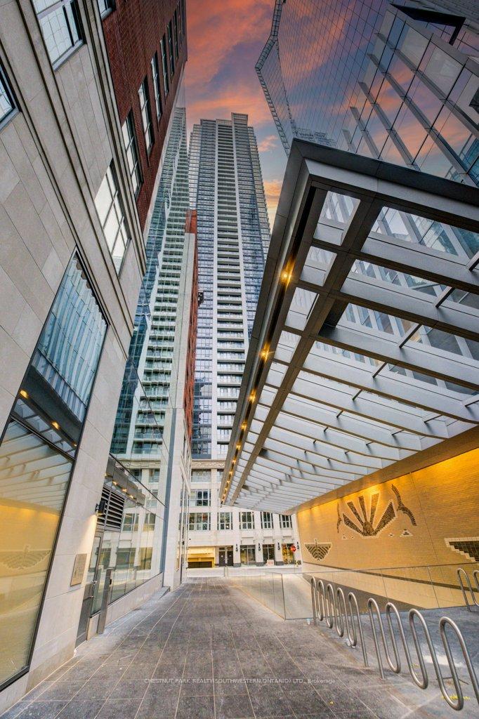 Photo 5 of Unit 1008, 70 Temperance Street, Toronto, Bay Street Corridor — HOMEH