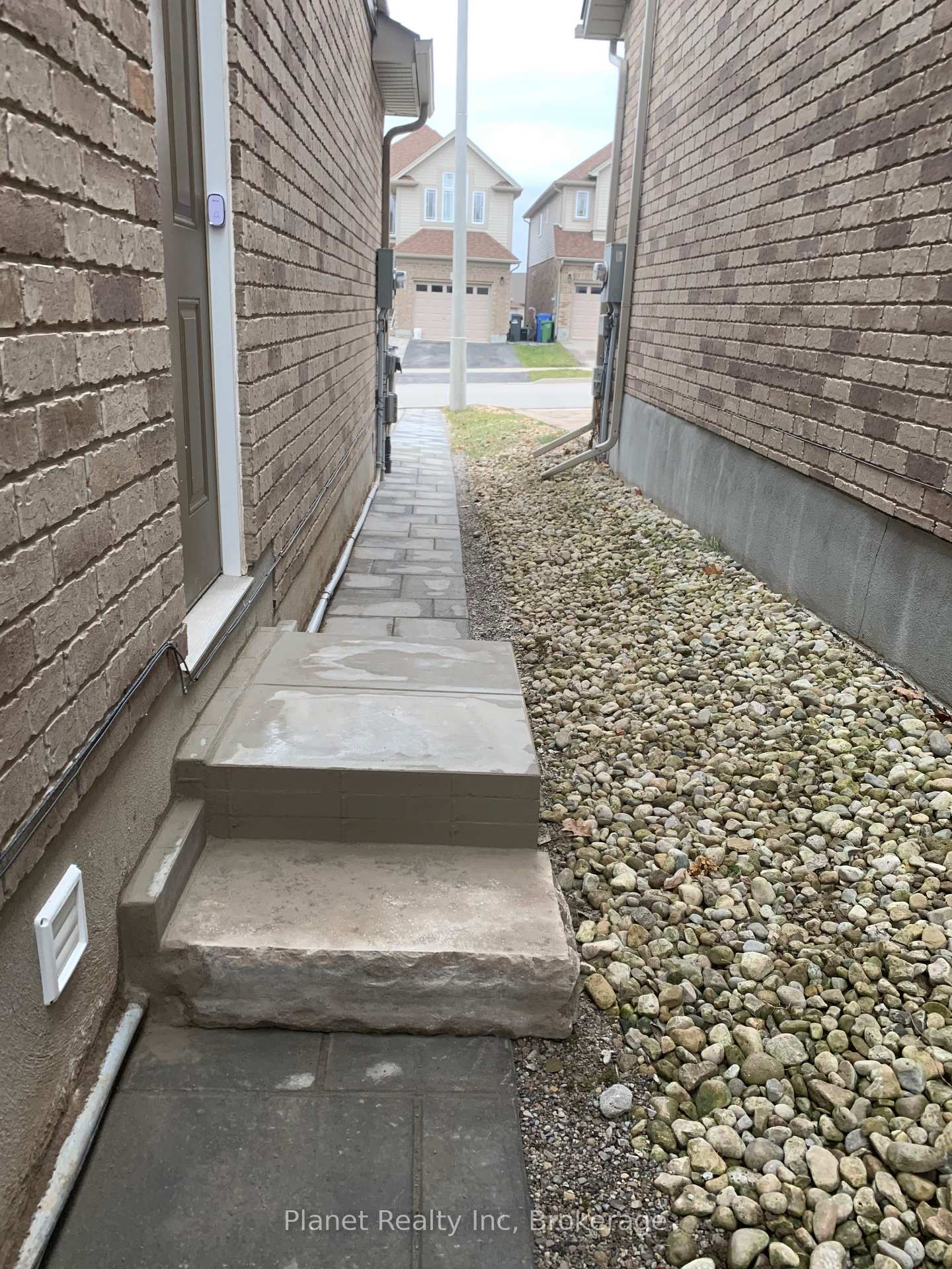 Photo 16 of Unit Lower, 22 Dudley Drive, Guelph, Kortright East — HOMEH