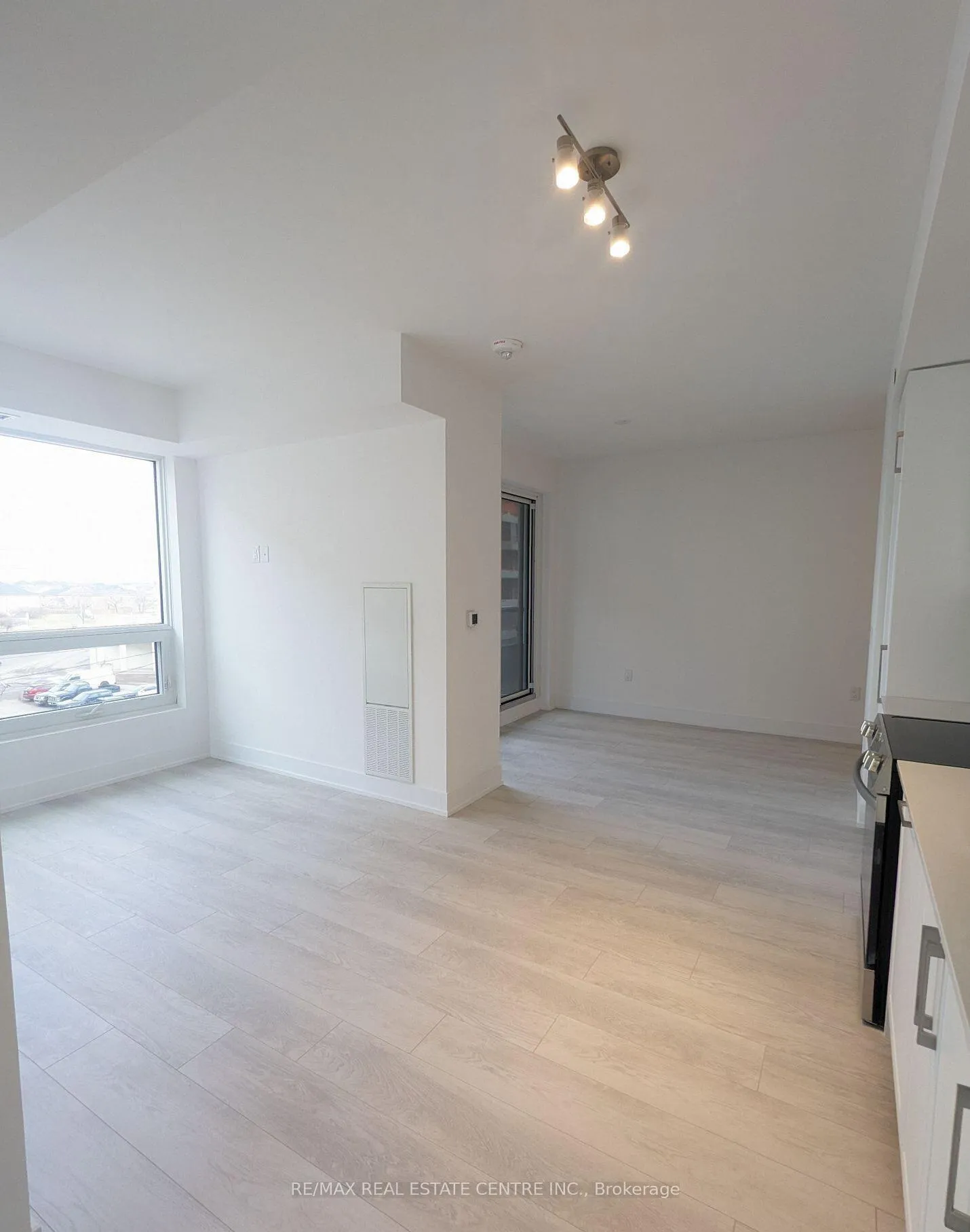 Photo 4 of Unit 305, 2450 Old Bronte Road, Oakville, Westmount — HOMEH