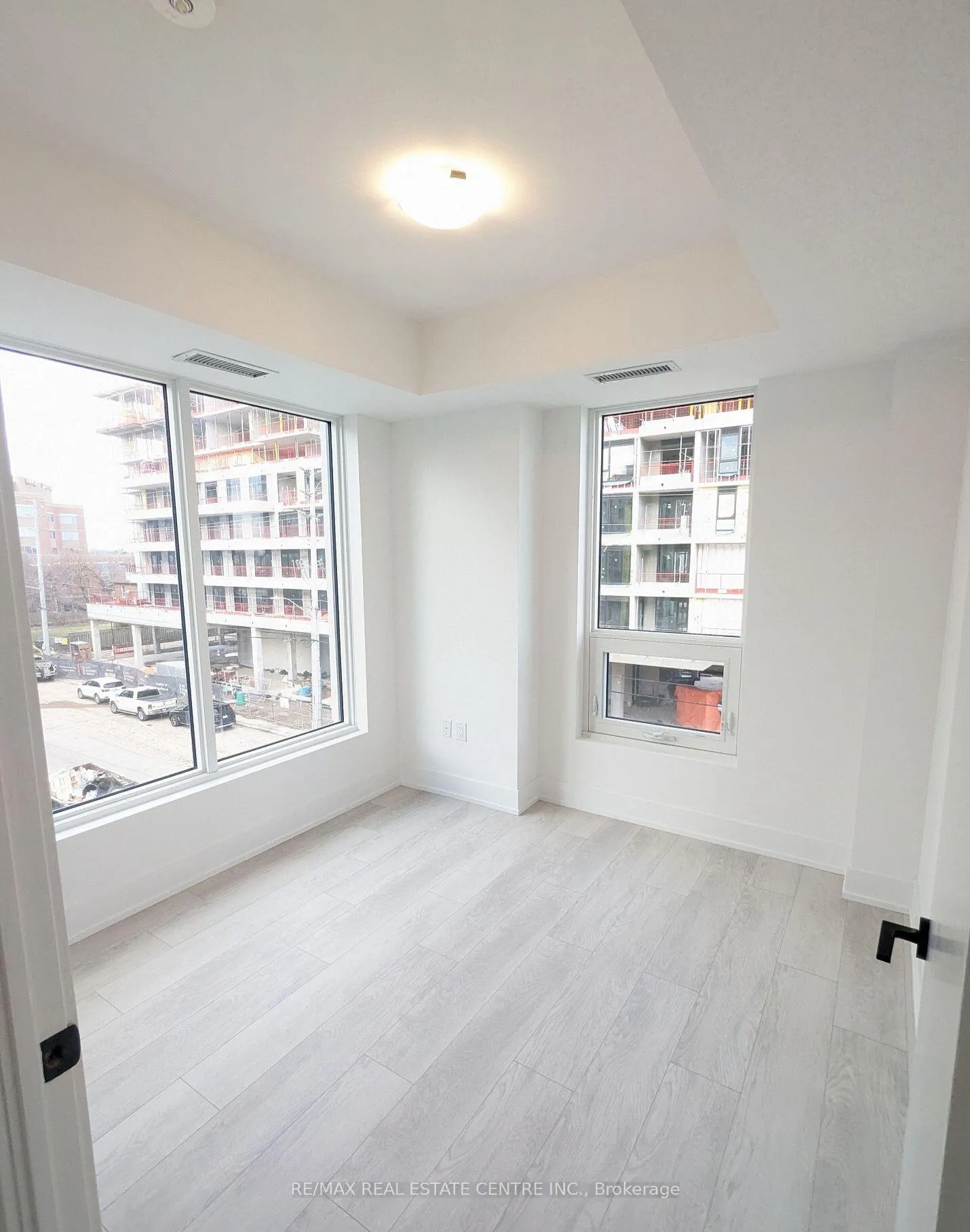Photo 6 of Unit 305, 2450 Old Bronte Road, Oakville, Westmount — HOMEH